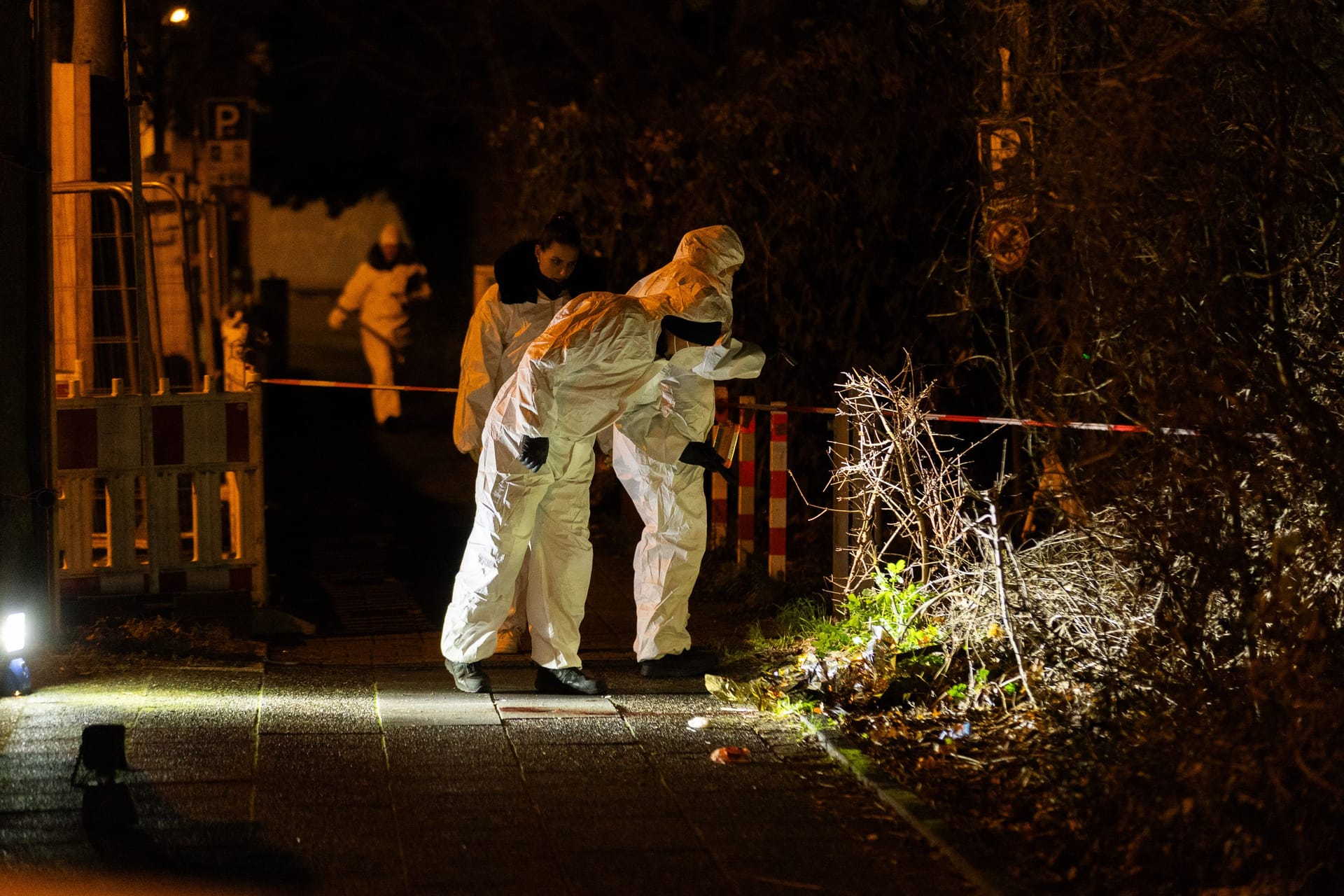 Die Spurensicherung suchte in Duisburg die Umgebung ab.