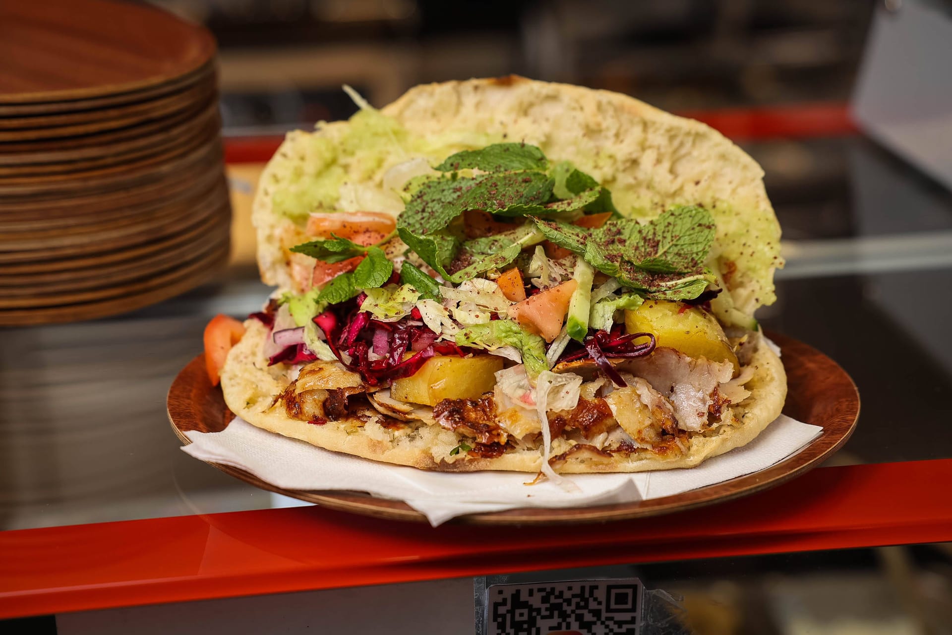 Döner (Symbolfoto): In Bayern gab ein Mann sein Smartphone her, um sich einen Snack leisten zu können.