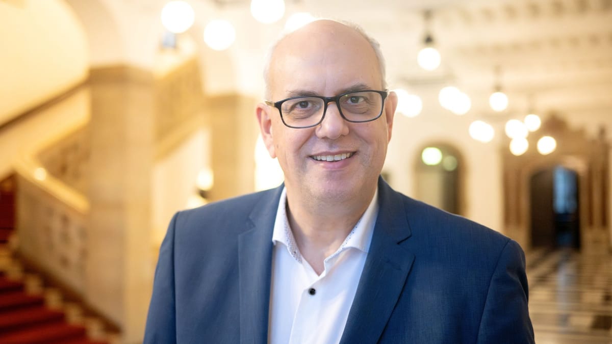 Bremenski župan Andreas Bovenschulte se je ponesrečil na poti domov in si zlomil nogo