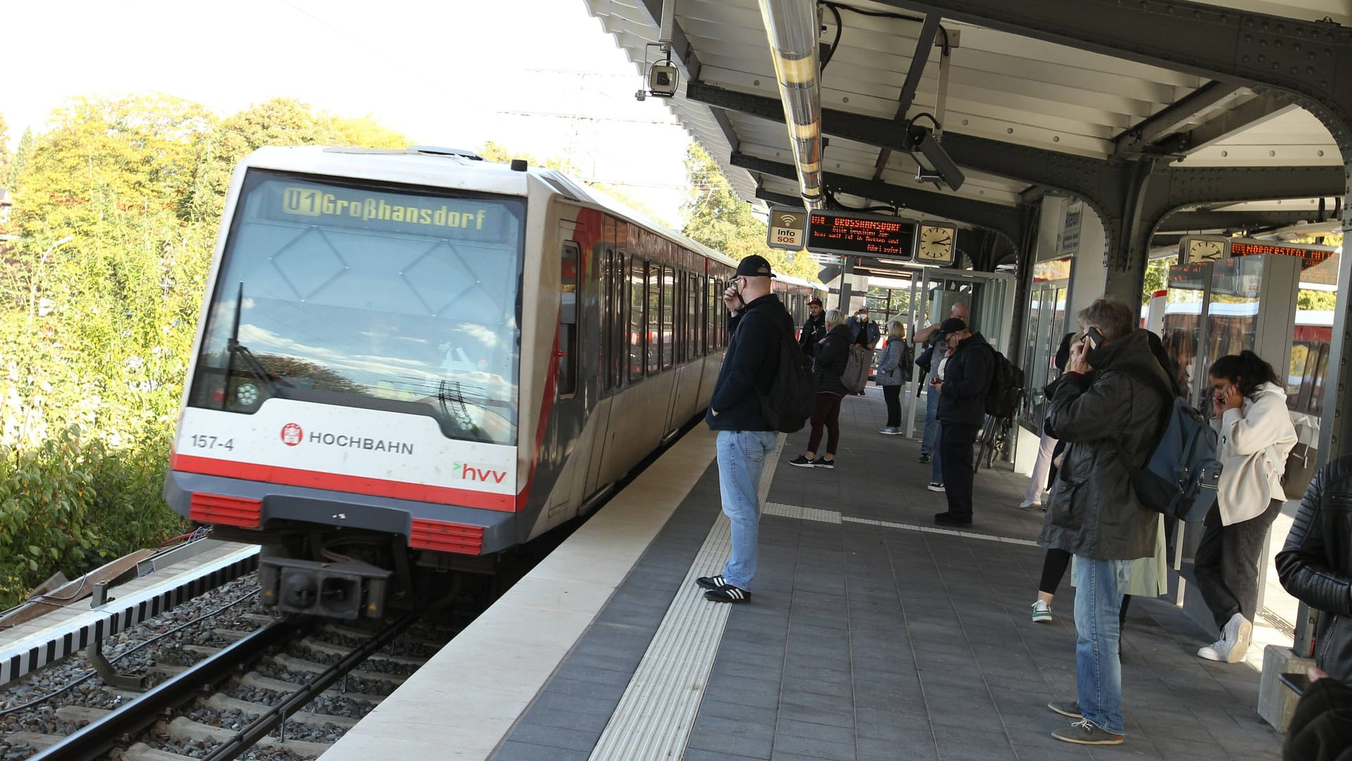 Ein Zug der U1 hält am Bahnhof Alsterdorf (Archivbild): Im Februar führen Bauarbeiten auf der Linie zu wochenlangen Einschränkungen.