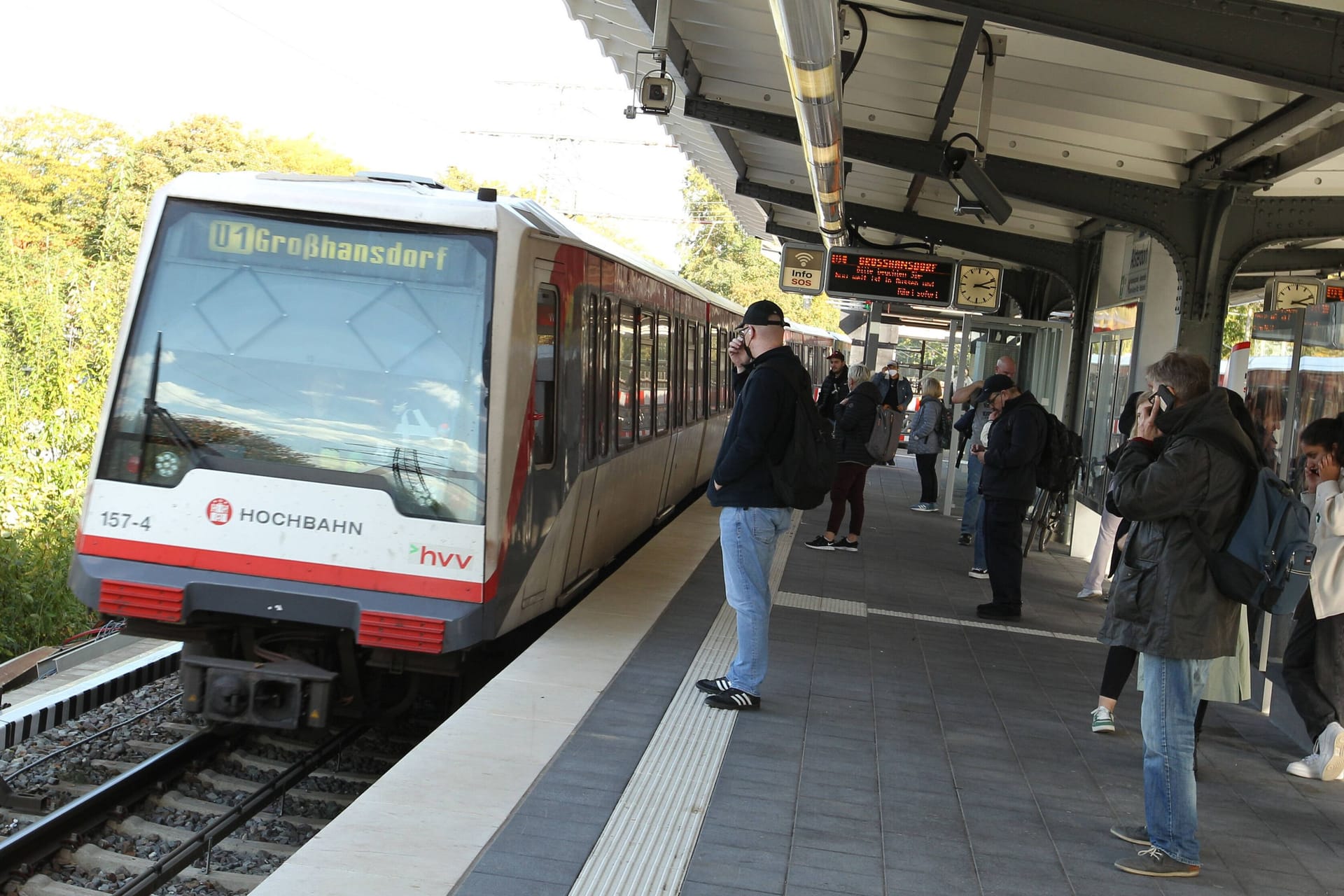 Ein Zug der U1 hält am Bahnhof Alsterdorf (Archivbild): Im Februar führen Bauarbeiten auf der Linie zu wochenlangen Einschränkungen.