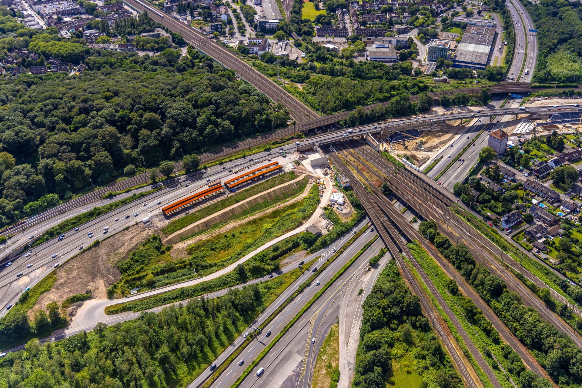 Luftbild des Kreuz Kaiserberg bei Duisburg. (Archivfoto)