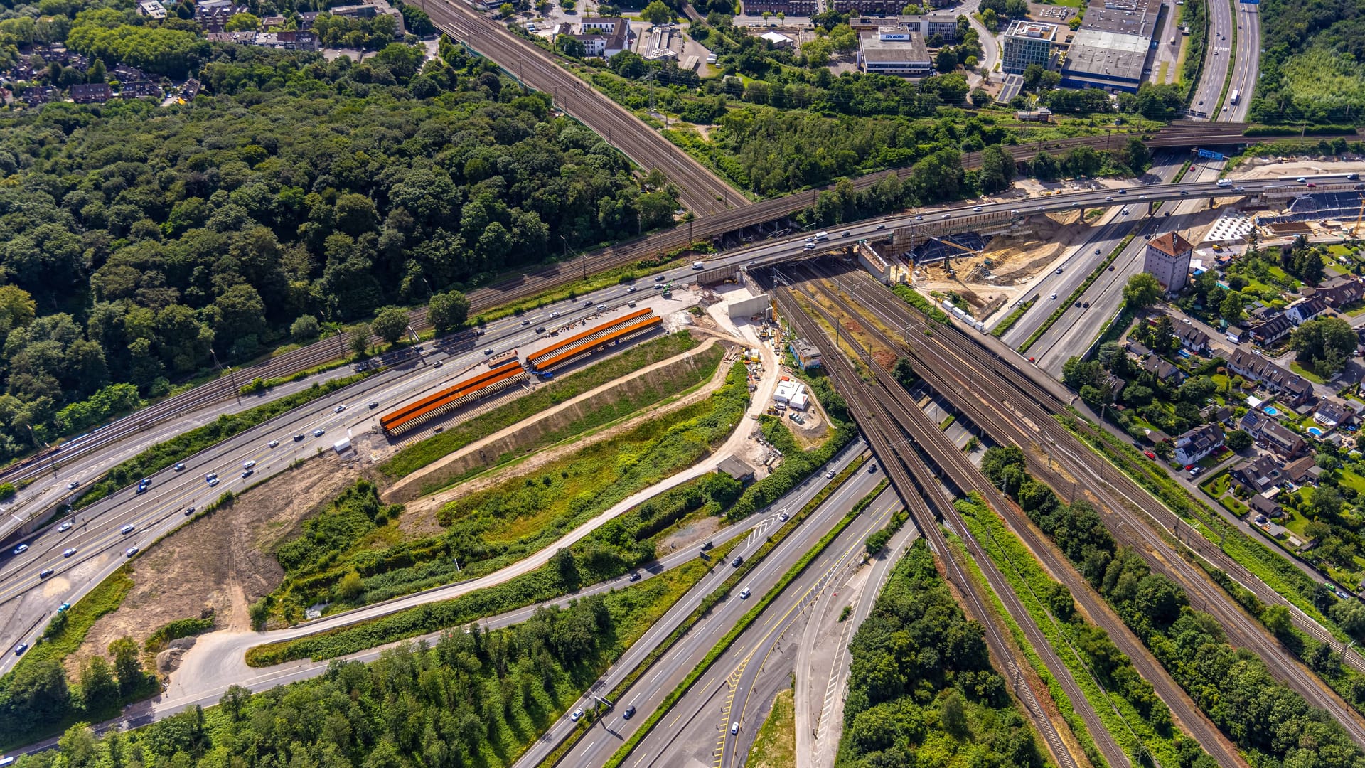 Luftbild des Kreuz Kaiserberg bei Duisburg. (Archivfoto)