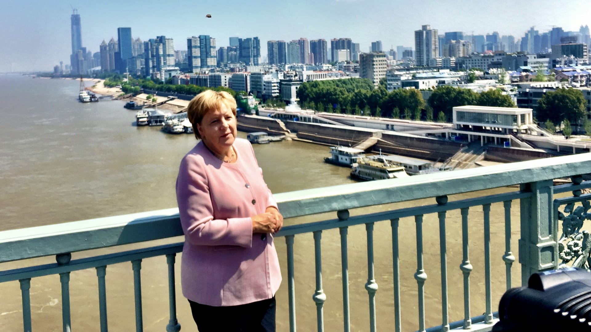 Angela Merkel auf der Jangtse-Brücke im September 2019.