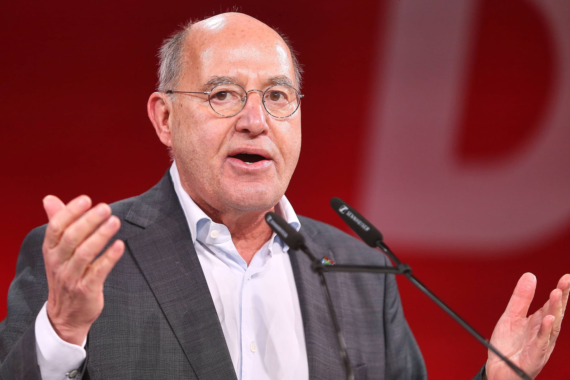 Gregor Gysi: Der 77-Jährige hat ein Herz für zwei Bundesligisten.