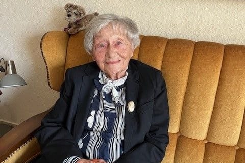 Ottilie Reimers in ihrem Apartment im Rosenhof Großhansdorf: Sie wird am Donnerstag 112 Jahre alt.