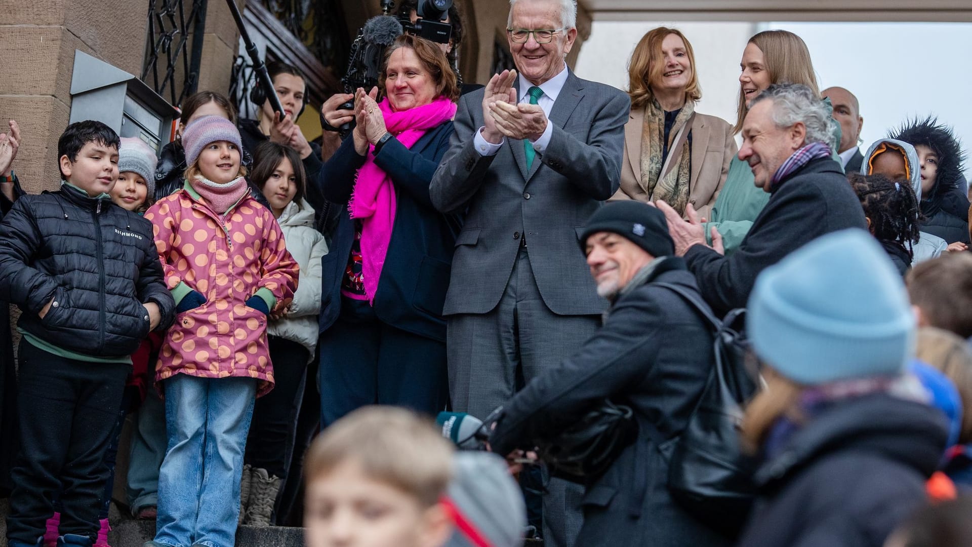 Kretschmann und Schopper besuchen Schule in Stuttgart