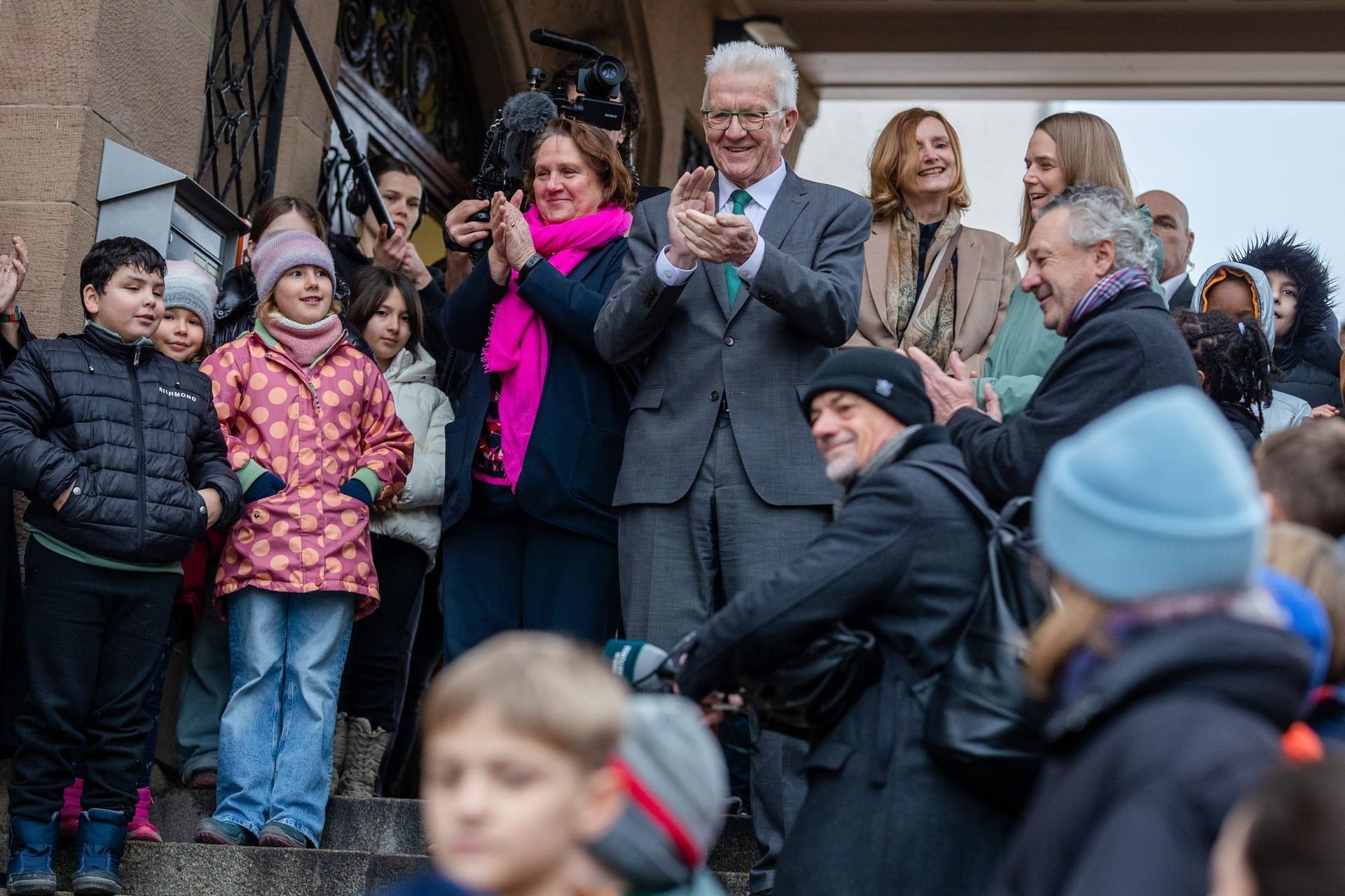 Kretschmann und Schopper besuchen Schule in Stuttgart