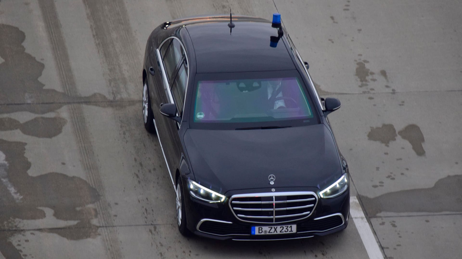 Bundeskanzler Olaf Scholz ist am Dienstagnachmittag mit einer Regierungsmaschine auf dem Flughafen in Dresden gelandet. Danach ging es zum Wahlkampf nach Chemnitz.