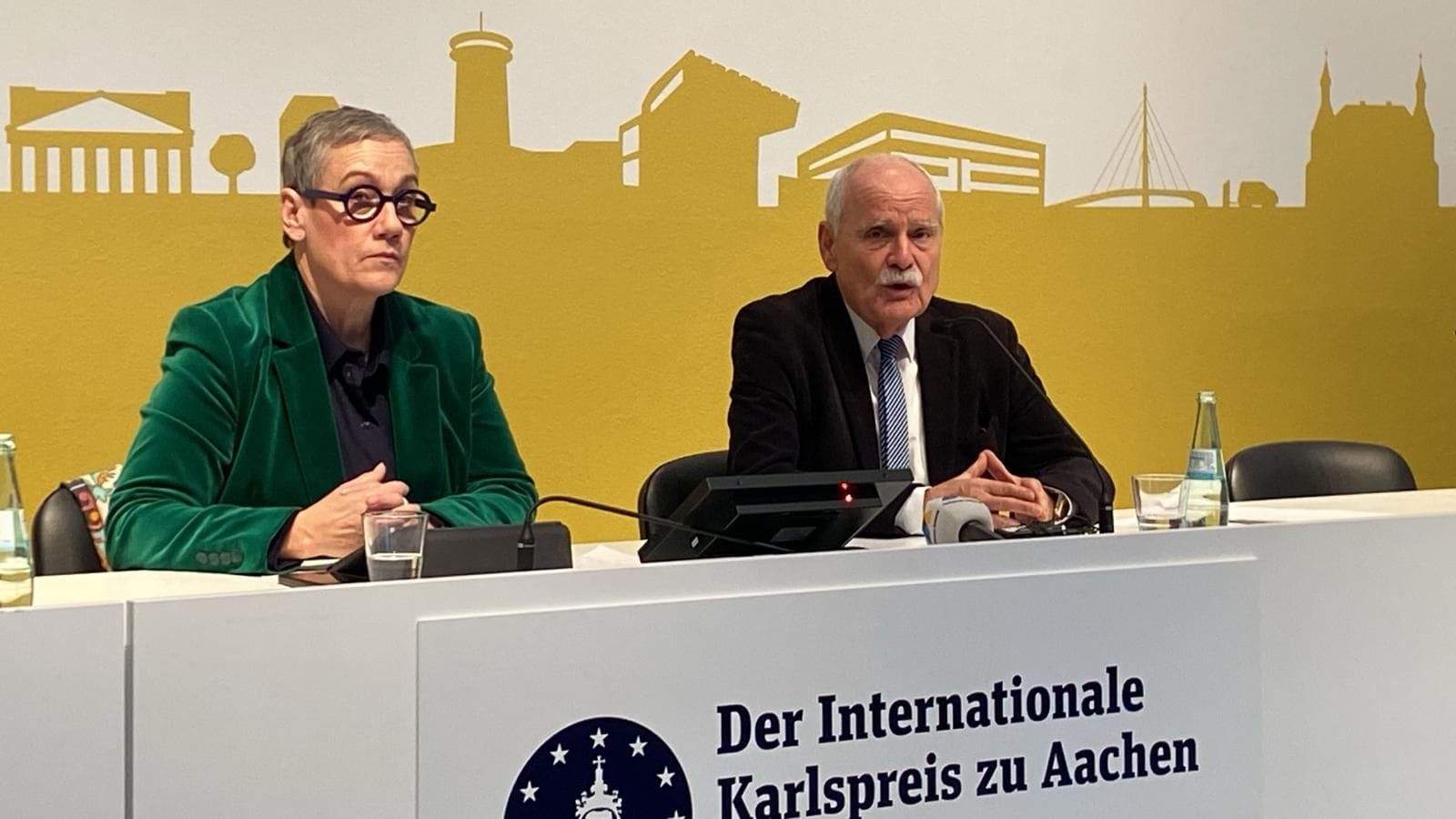 Oberbürgermeisterin Sibylle Keupen (l.) und Direktoriums-Vorsitzender Jürgen Linden bei einer Pressekonferenz am Dienstag.