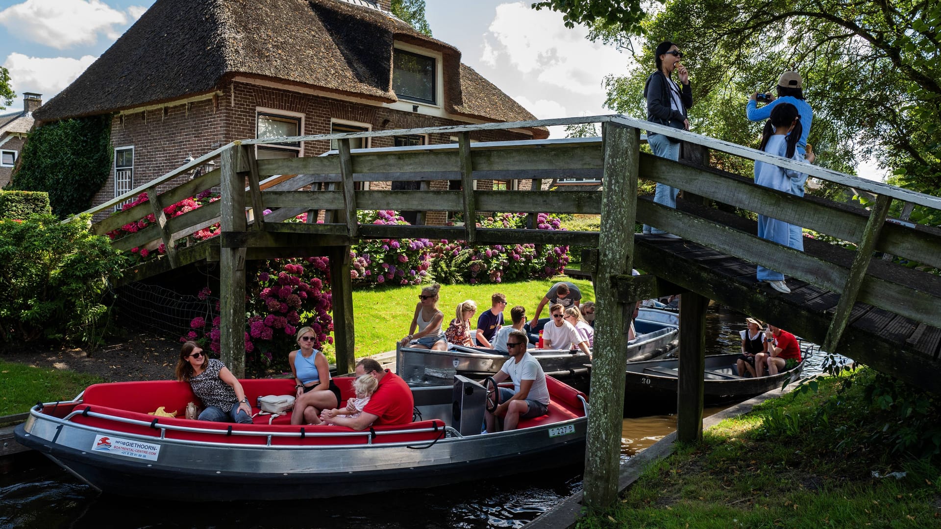 Jährlich kommen rund eine Million Touristen nach Giethoorn.