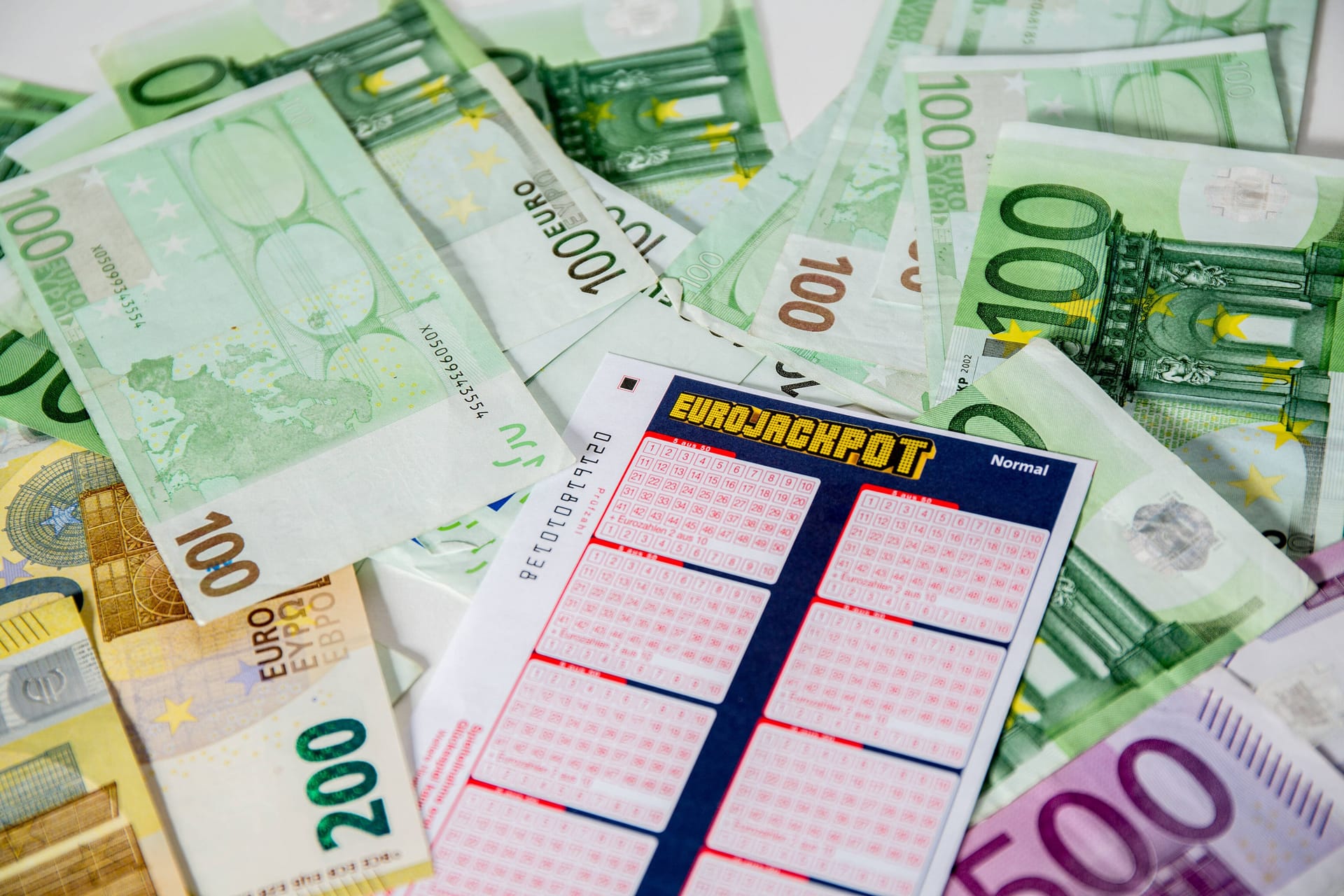 Spielschein des Eurojackpots (Symbolfoto): In Bayern hat ein Spieler bei der Ziehung am Freitagabend einen Großgewinn erzielt.