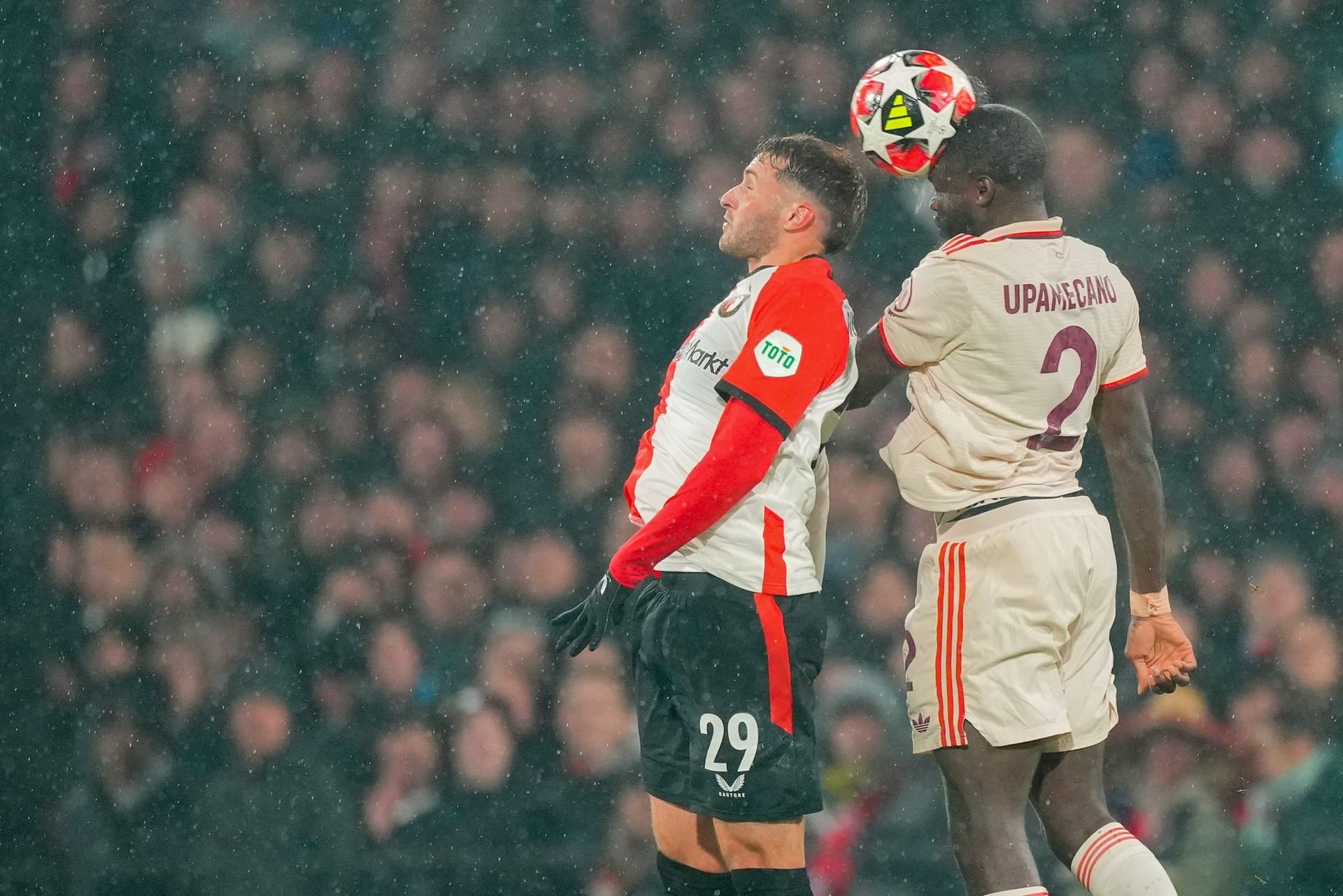 Dayot Upamecano: Rettete für Davies nach dessen Ballverlust (8.). Sicher und resolut in der Defensive. Sein Schuss nach einer Ecke wurde noch abgeblockt (45.), der nächste aus der Entfernung abgefälscht (67.). Beim 0:3 sah dann auch er nicht gut aus. Note 3