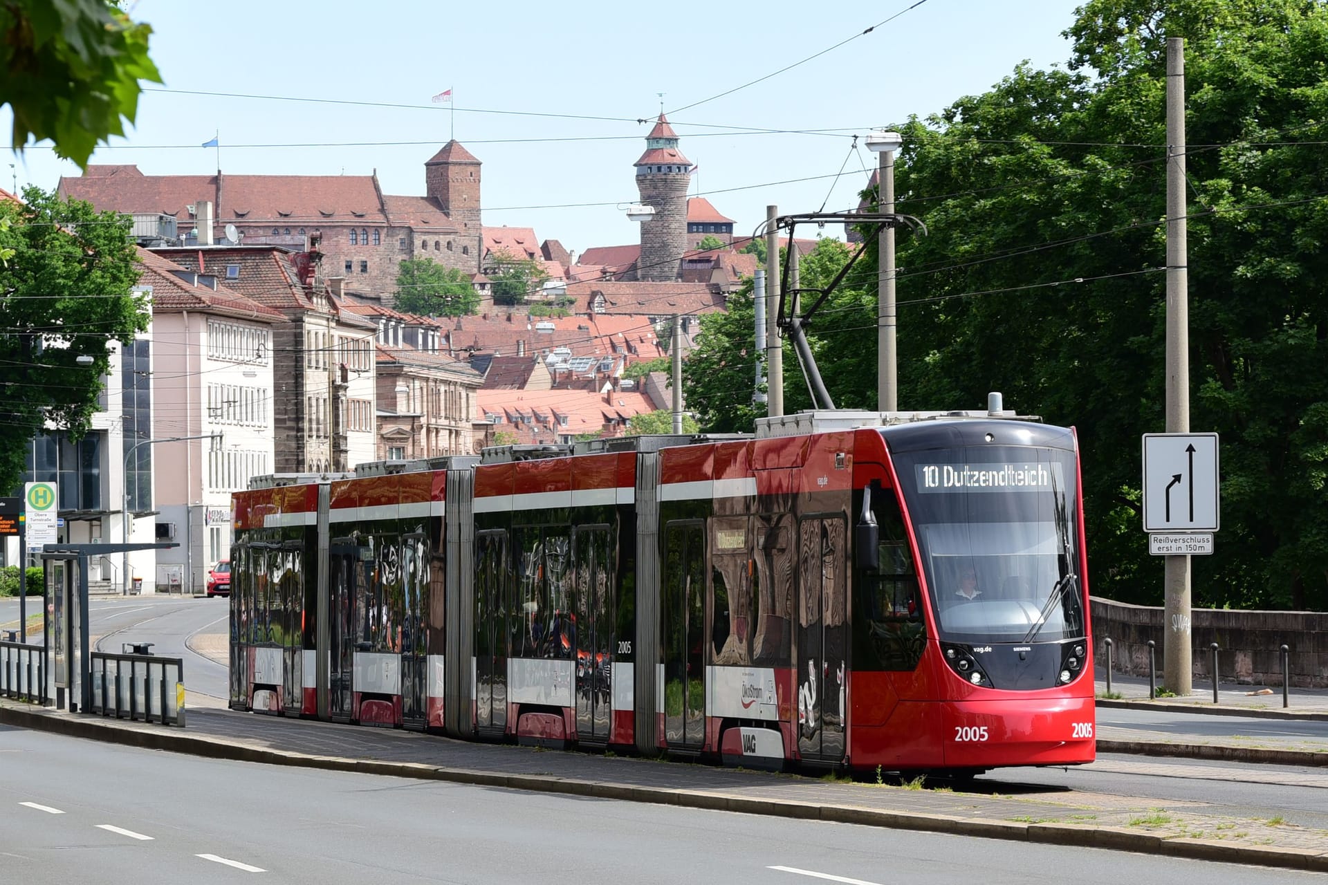 Eine Straßenbahn auf dem Weg Richtung Plärrer (Archivbild): Die Linien 10 und 11 haben einen großen Anteil am Erfolg der VAG.