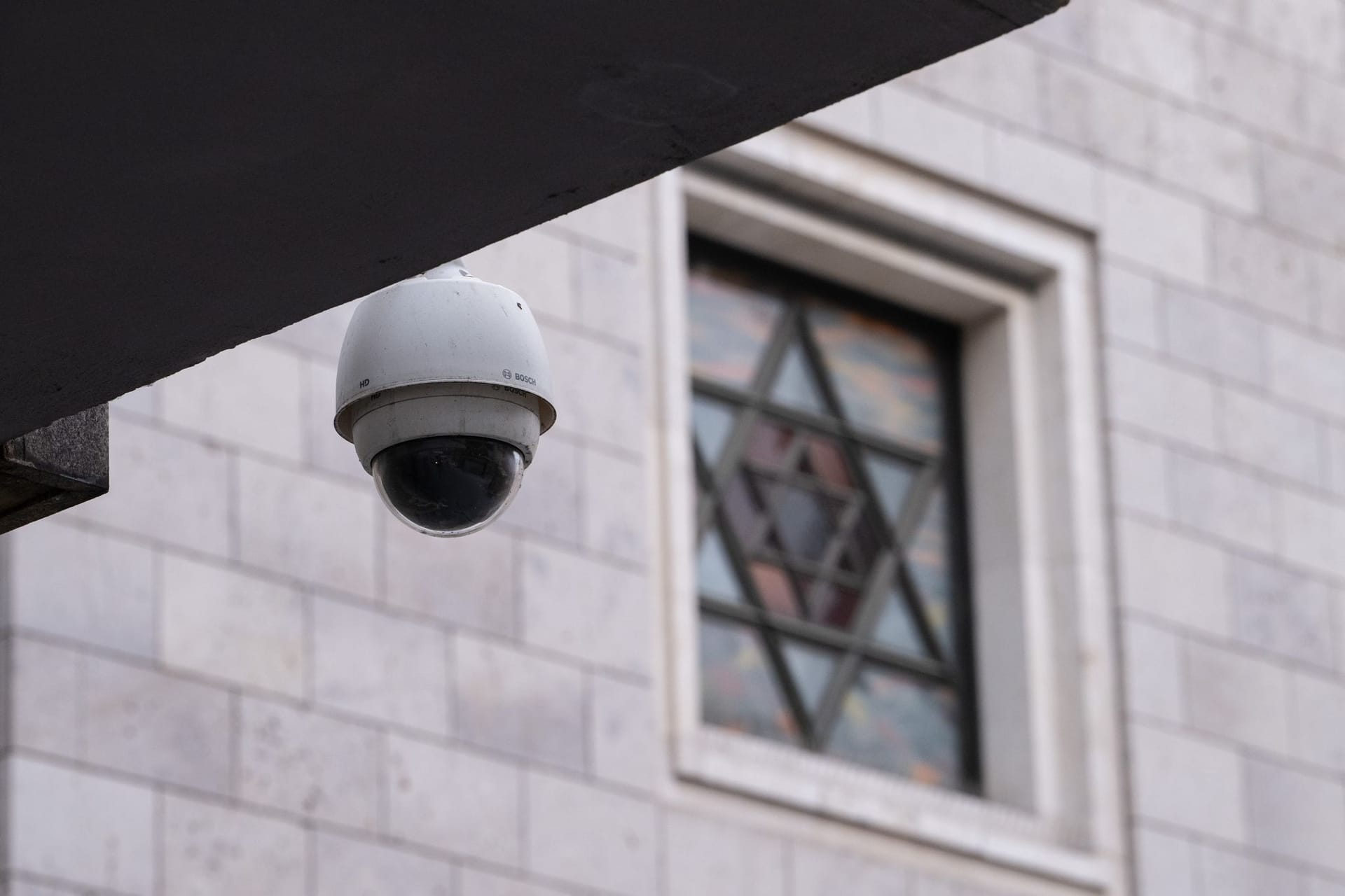 Überwachungskamera vor Synagoge in Stuttgart