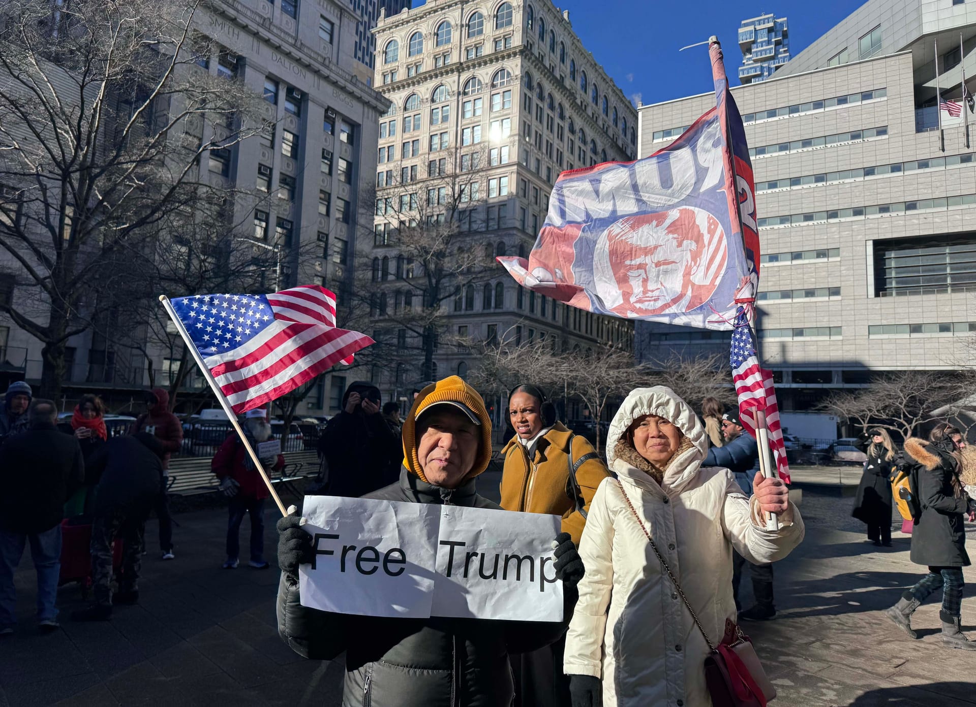 Trump-Fans vor dem New Yorker Gerichtsgebäude.