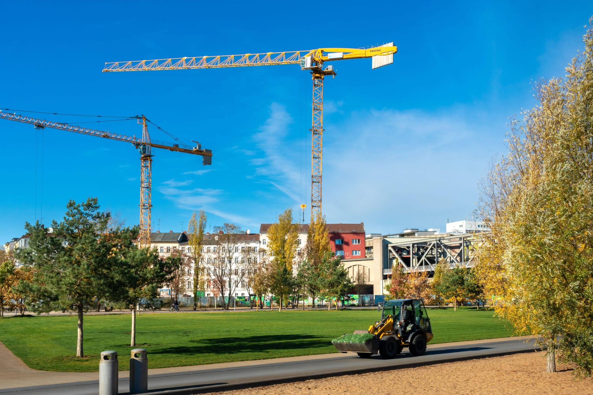 Baustelle in Berliner Park (Archivbild): Einige Bauvorhaben sollen dieses Jahr beendet werden.