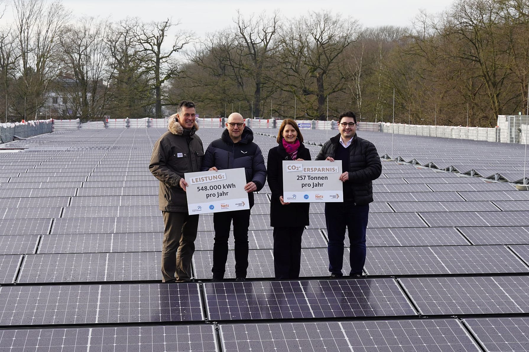 Photovoltaikanlage auf dem Parkdeck: Der Zoo will möglichst viel Energie selbst erzeugen.