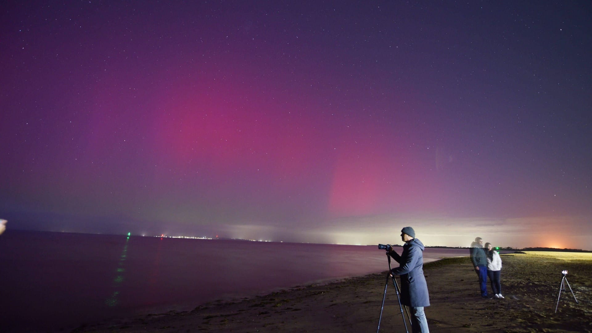 Atemberaubender Blick auf die Aurora australis am Werribee South Beach in Melbourne.