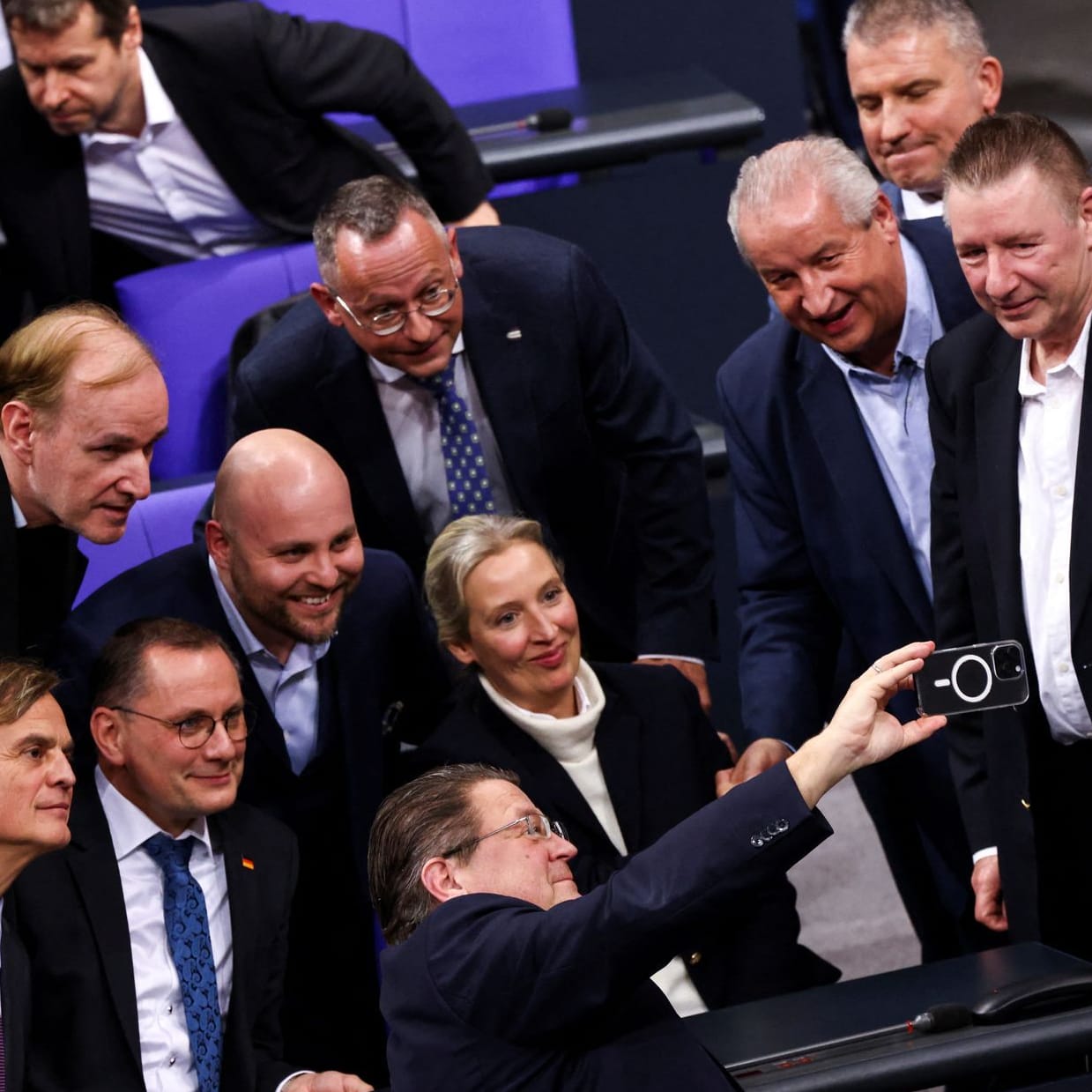 AfD-Politiker im Bundestag: Für sie ist die Abstimmung ein großer Erfolg.