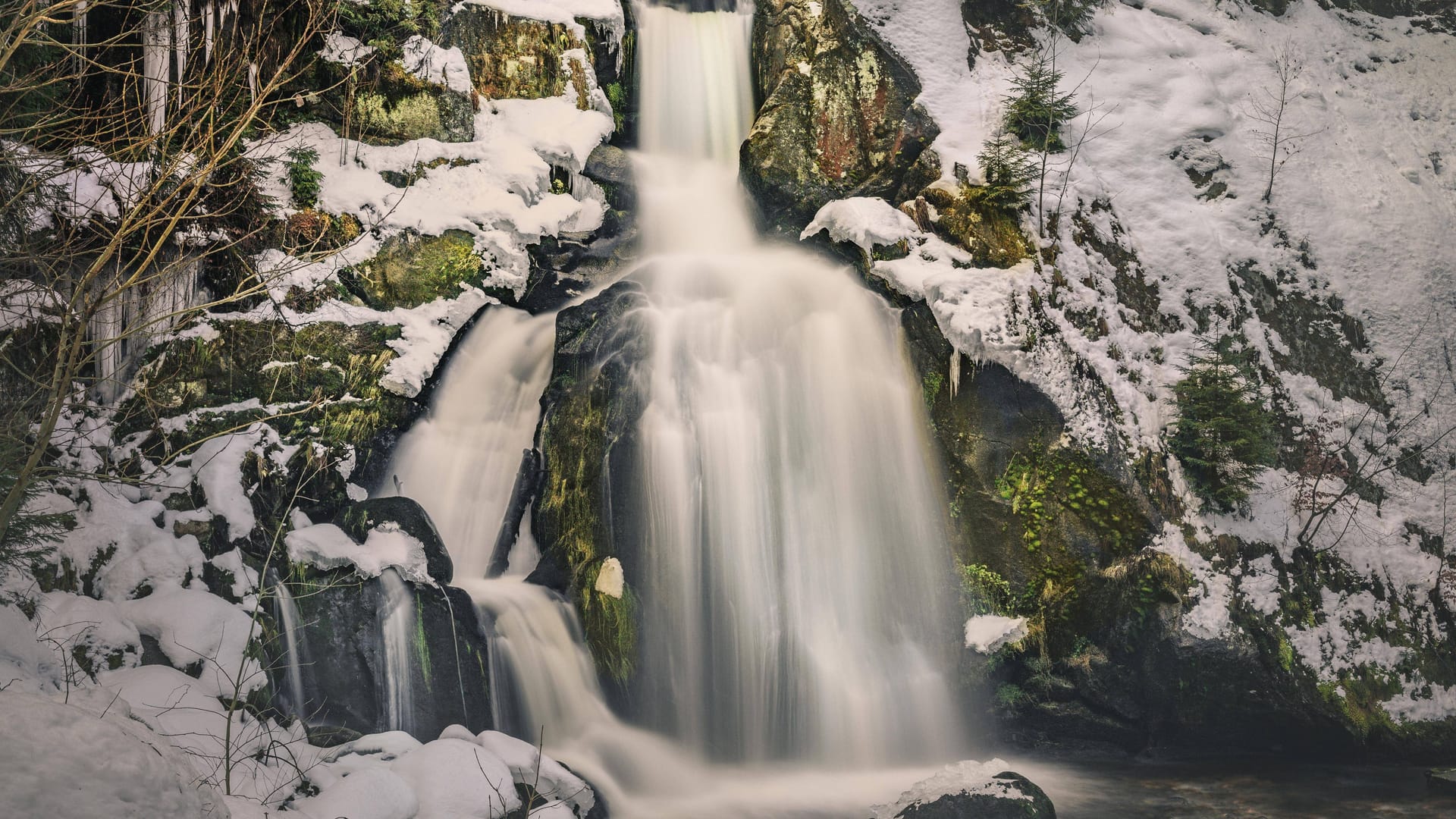 Die Triberger Wasserfälle im Winter.