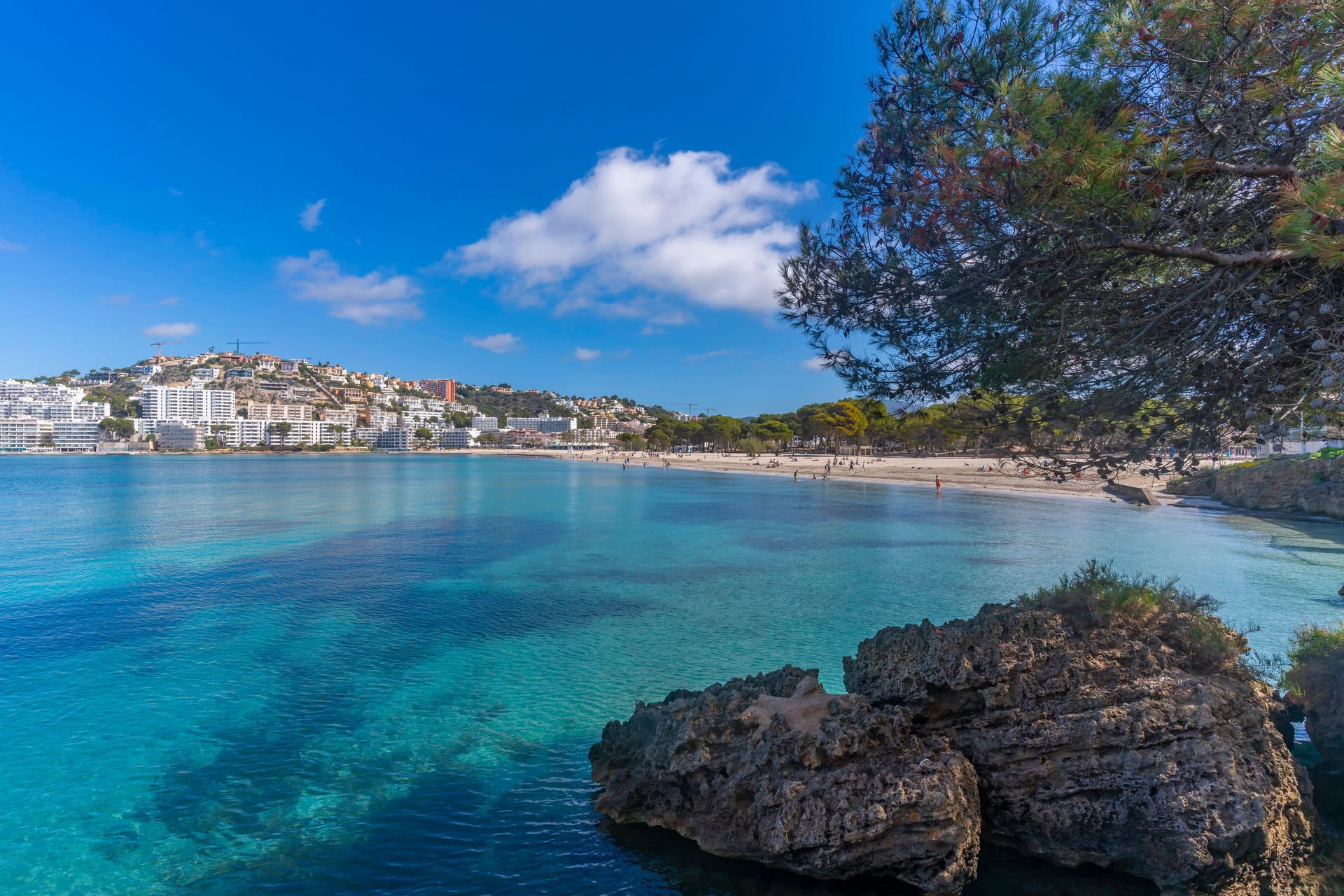 Blick auf Santa Ponsa: Hier eröffnet ein neues Resort.