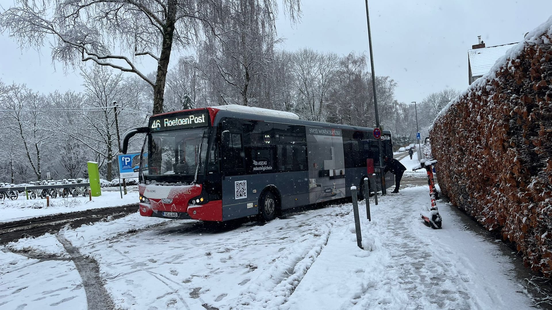 Die 46 ist am Aachener Tierpark stecken geblieben: Inzwischen fahren keine Busse mehr.