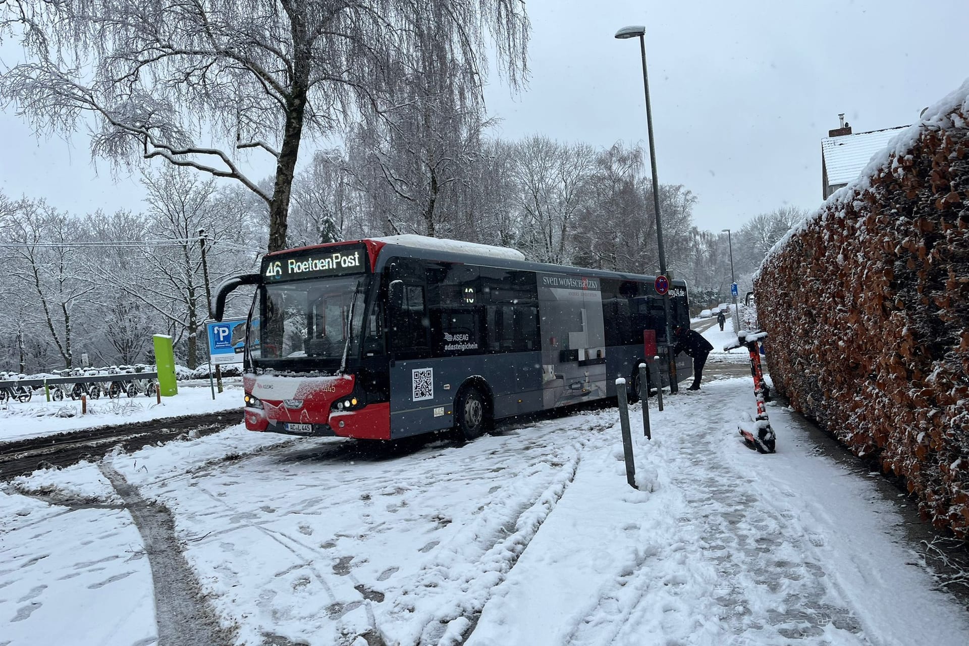 Die 46 ist am Aachener Tierpark stecken geblieben: Inzwischen fahren keine Busse mehr.