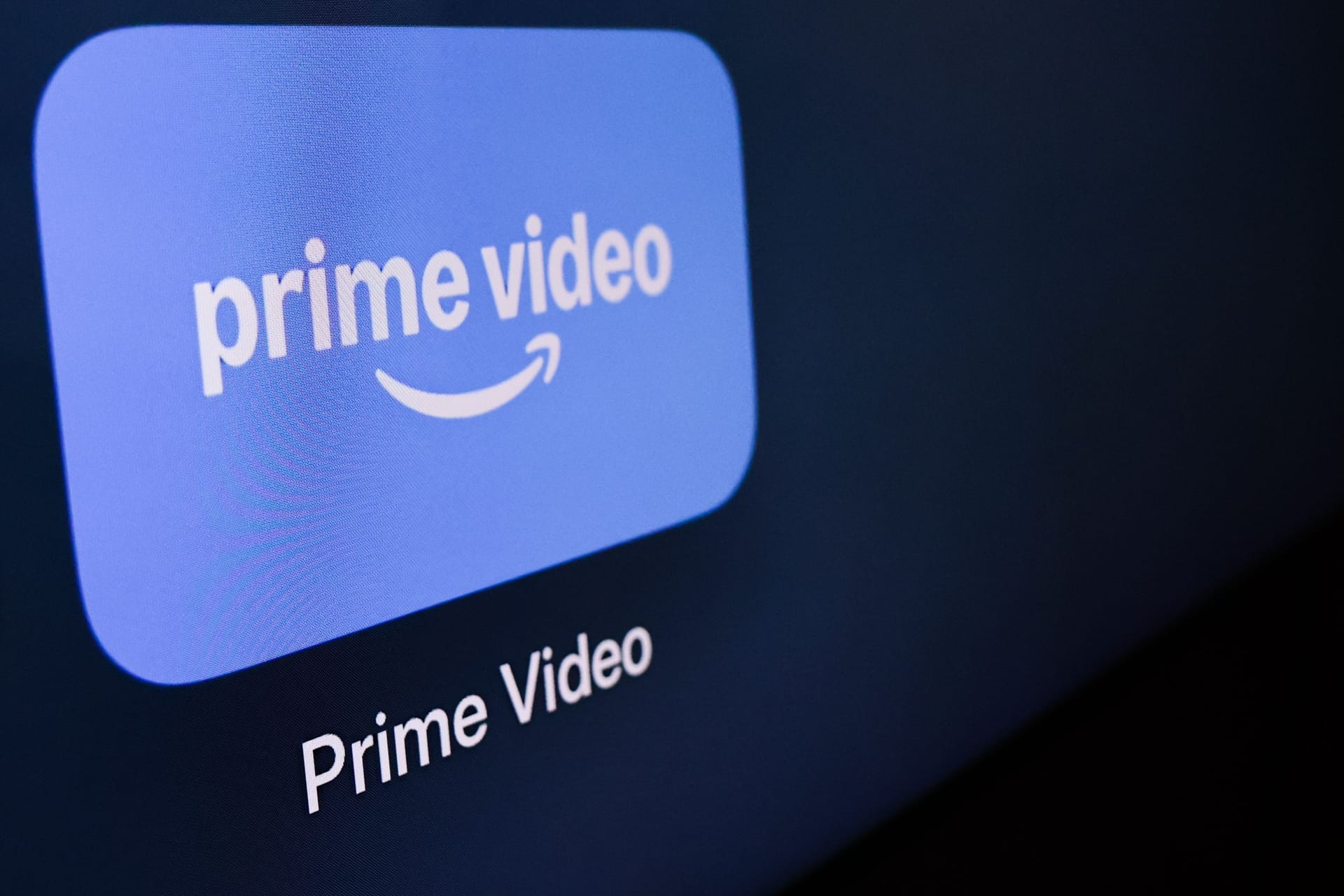 Amazon Prime Video: Die Verbraucherzentrale NRW hat eine Sammelklage gegen das Unternehmen angekündigt.