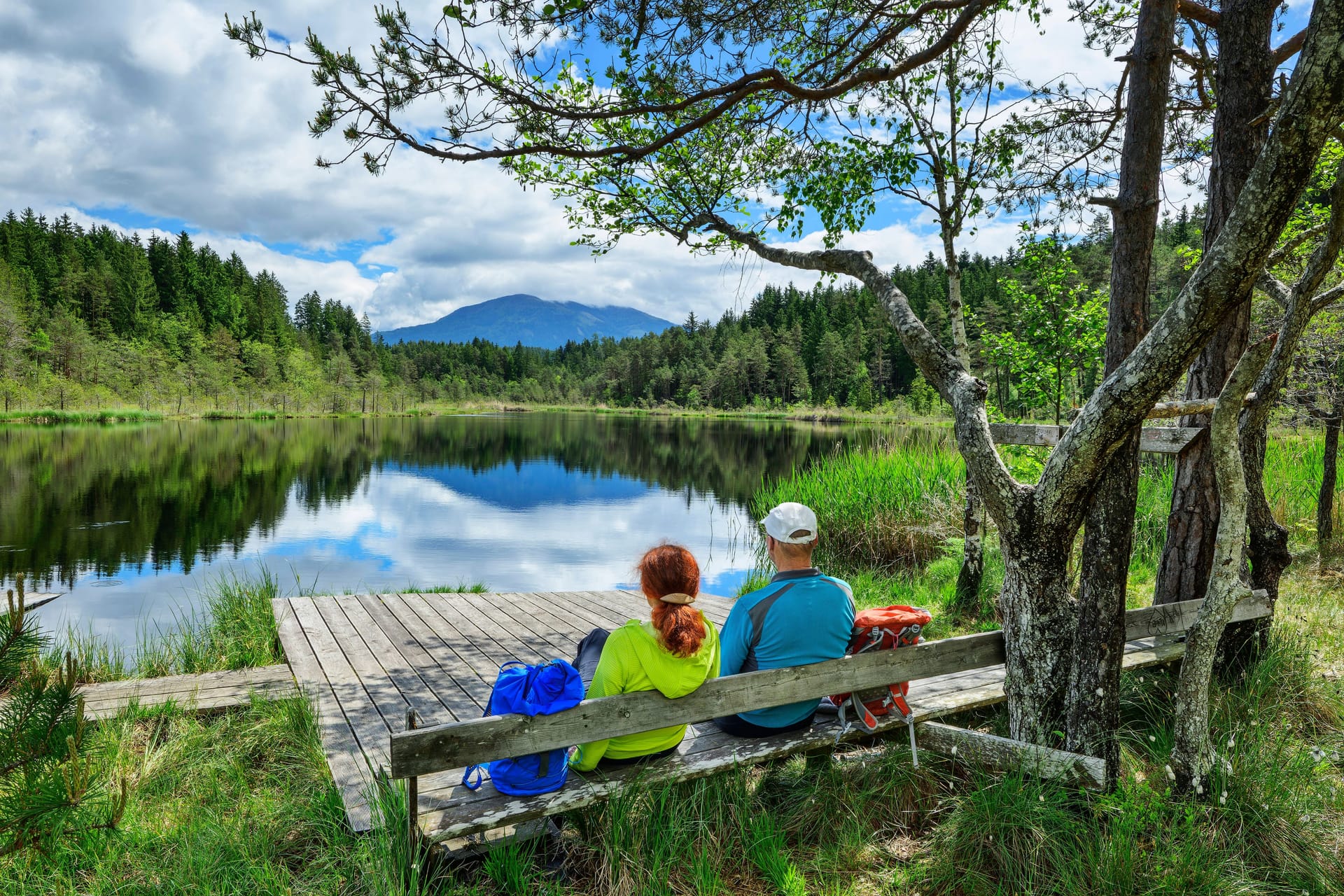 Kärnten: Wanderer machen am Egelsee eine Rast.