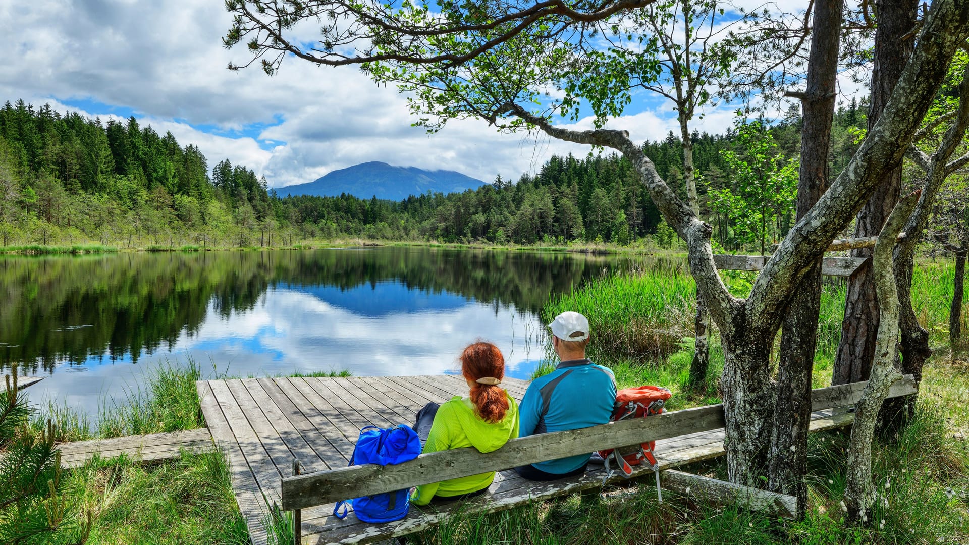 Kärnten: Wanderer machen am Egelsee eine Rast.