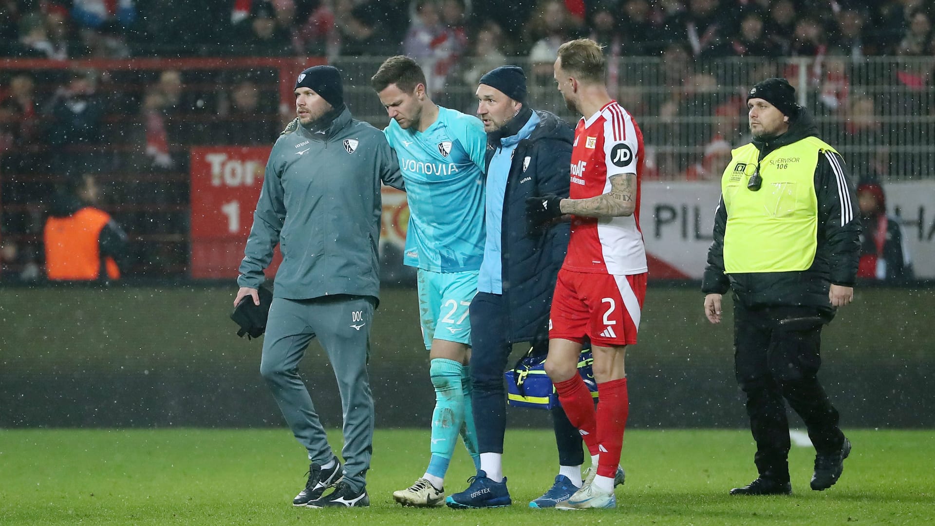 Bochums Torwart Patrick Drewes beim Spiel gegen Union Berlin (Archivbild): Er wurde von einem Feuerzeug getroffen.