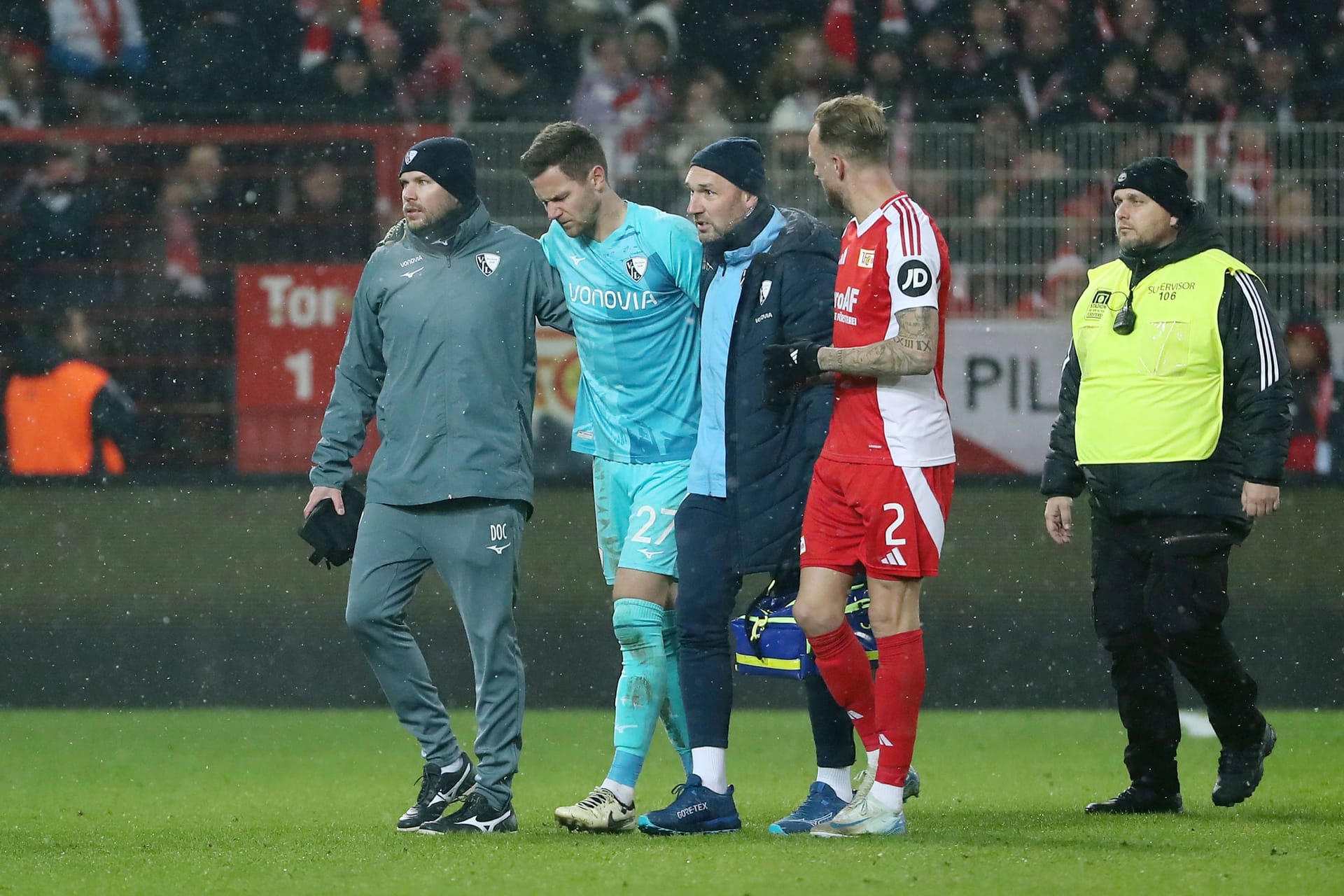 Bochums Torwart Patrick Drewes beim Spiel gegen Union Berlin (Archivbild): Er wurde von einem Feuerzeug getroffen.