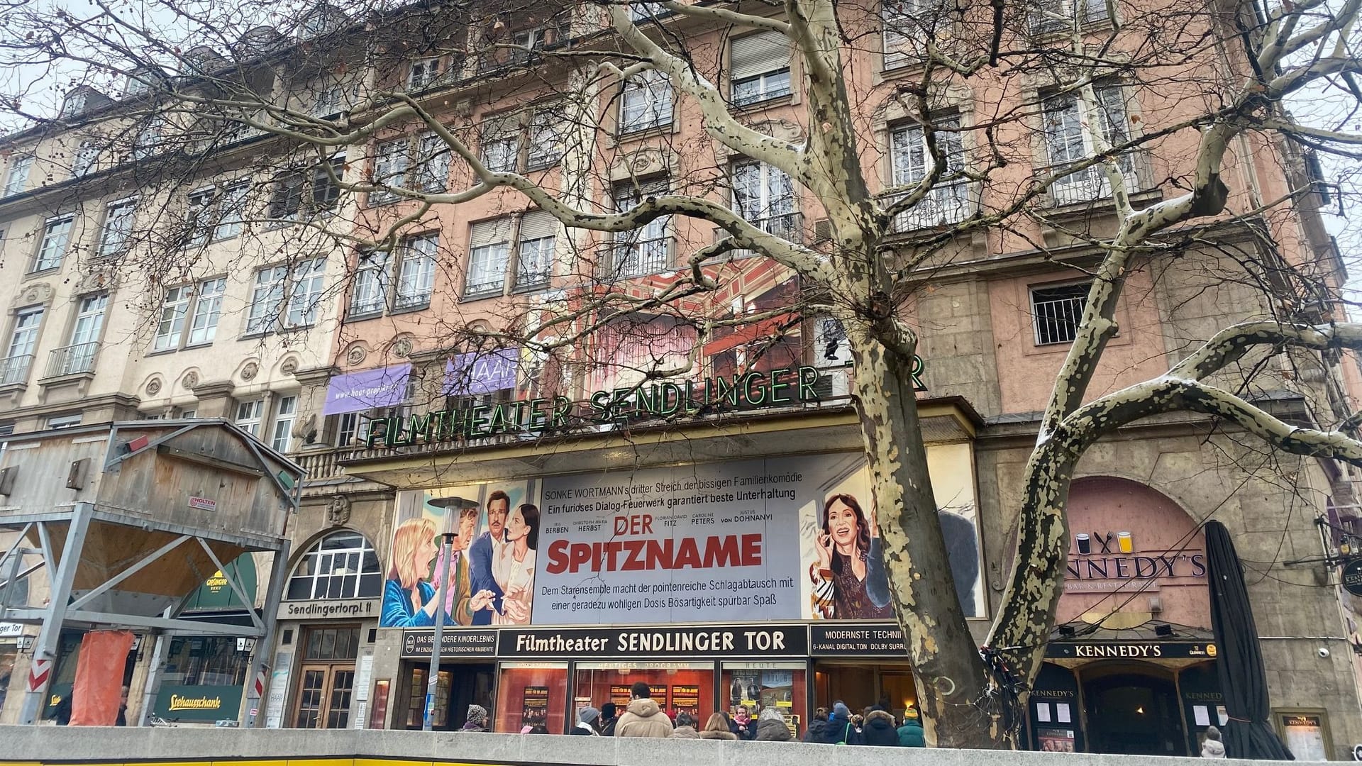 Hat immer mit großen Filmplakaten geworben: das Filmtheater Sendlinger Tor.