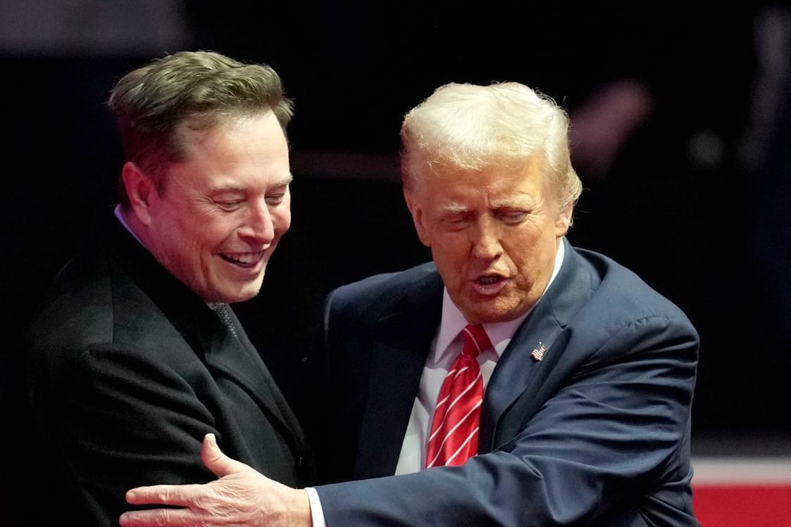 Elon Musk und Donald Trump am Sonntag in Washington: Musks Unterstützung für Trump sieht man in München offenbar kritisch.