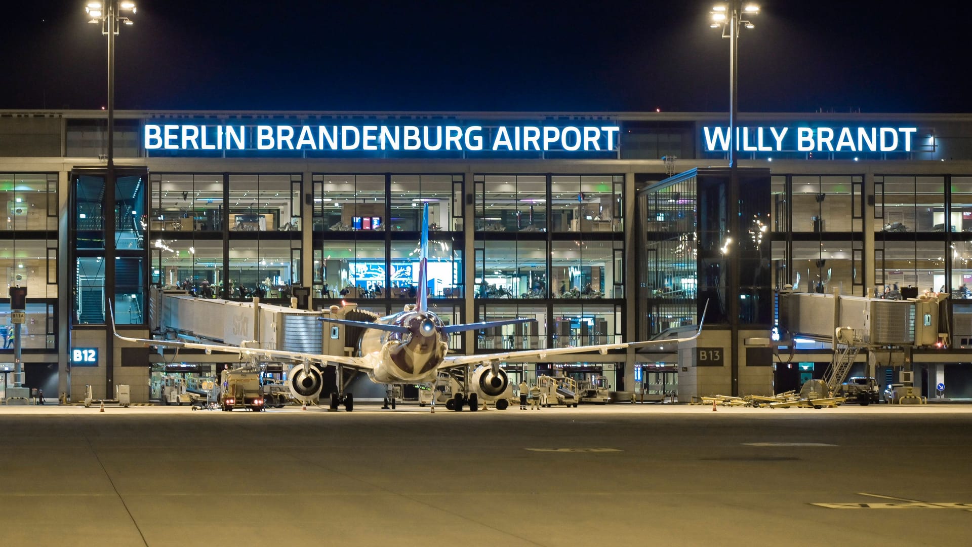 Flugzeug, Rollfeld, Flughafen BER, Berlin-Brandenburg, Deutschland