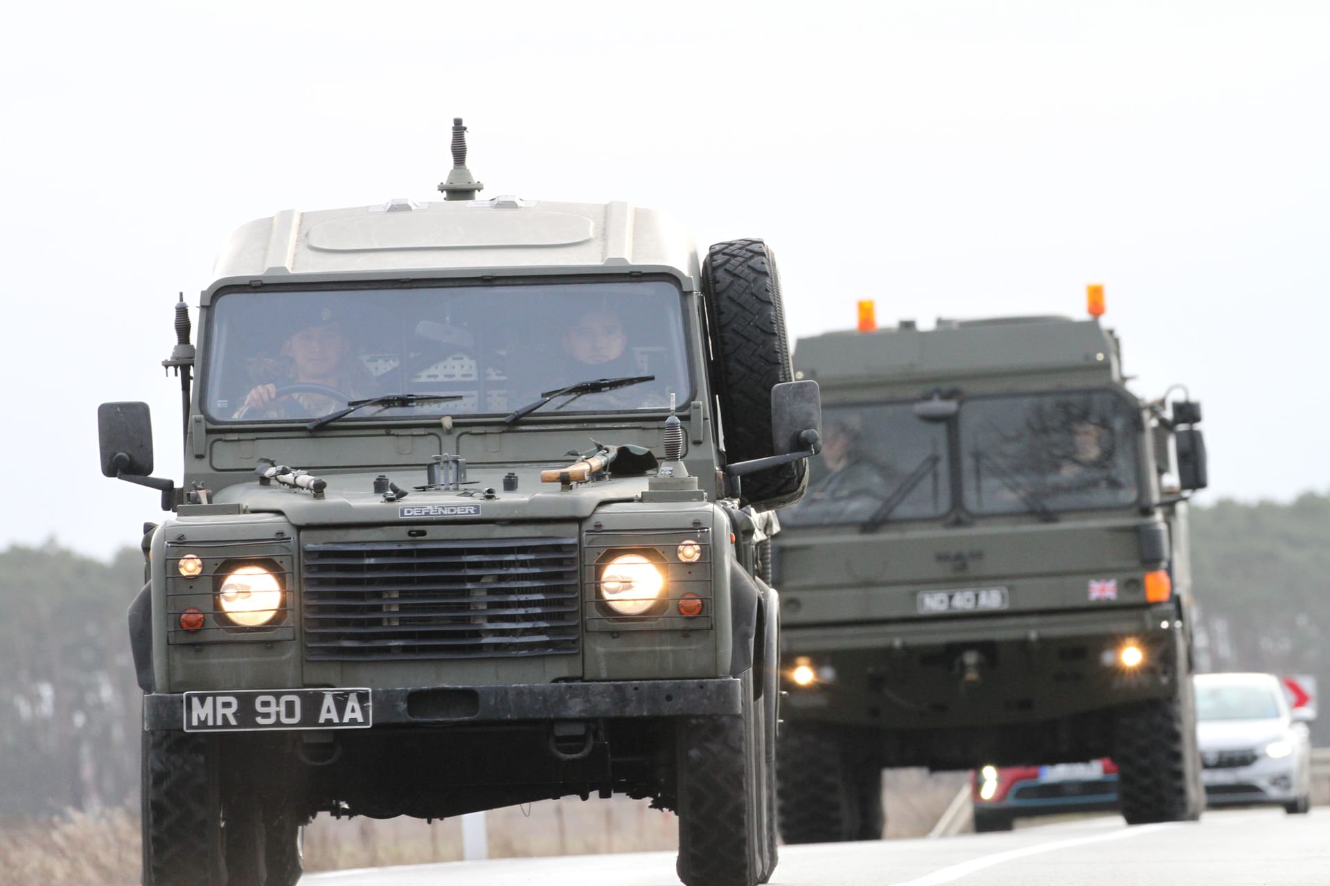 Britische Militärfahrzeuge auf dem Straßenmarsch (Archivbild): Auf Niedersachsens Straßen sind sie zwei Tage im Januar unterwegs.