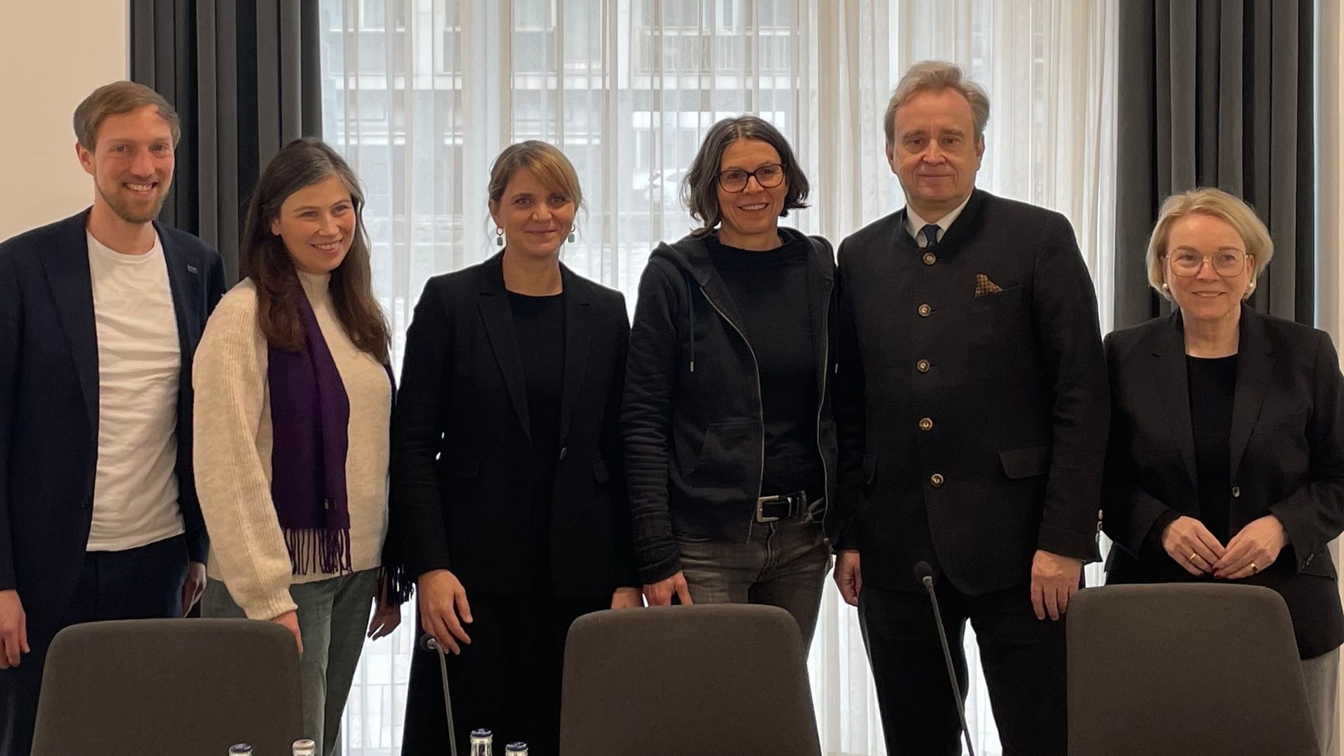 Präsentierten die Änderungsanträge (v.l.): Christian Achtelik und Jennifer Glashagen von Volt, Sandra Schneeloch und Christiane Martin von den Grünen sowie Bernd Petelkau und Ira Sommer von der CDU.