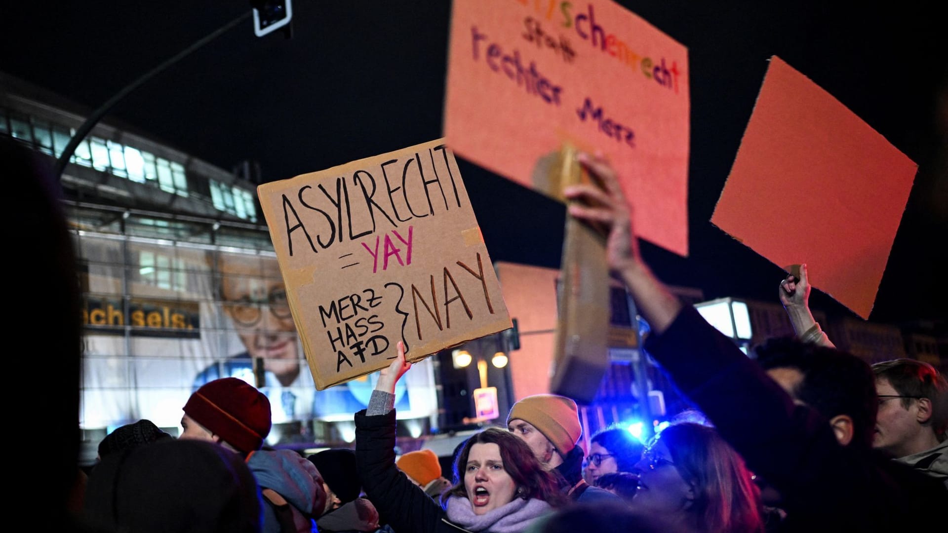 Protest vor dem Konrad-Adenauer-Haus am Mittwochabend: Am Donnerstag soll es eine neue Demonstration geben.