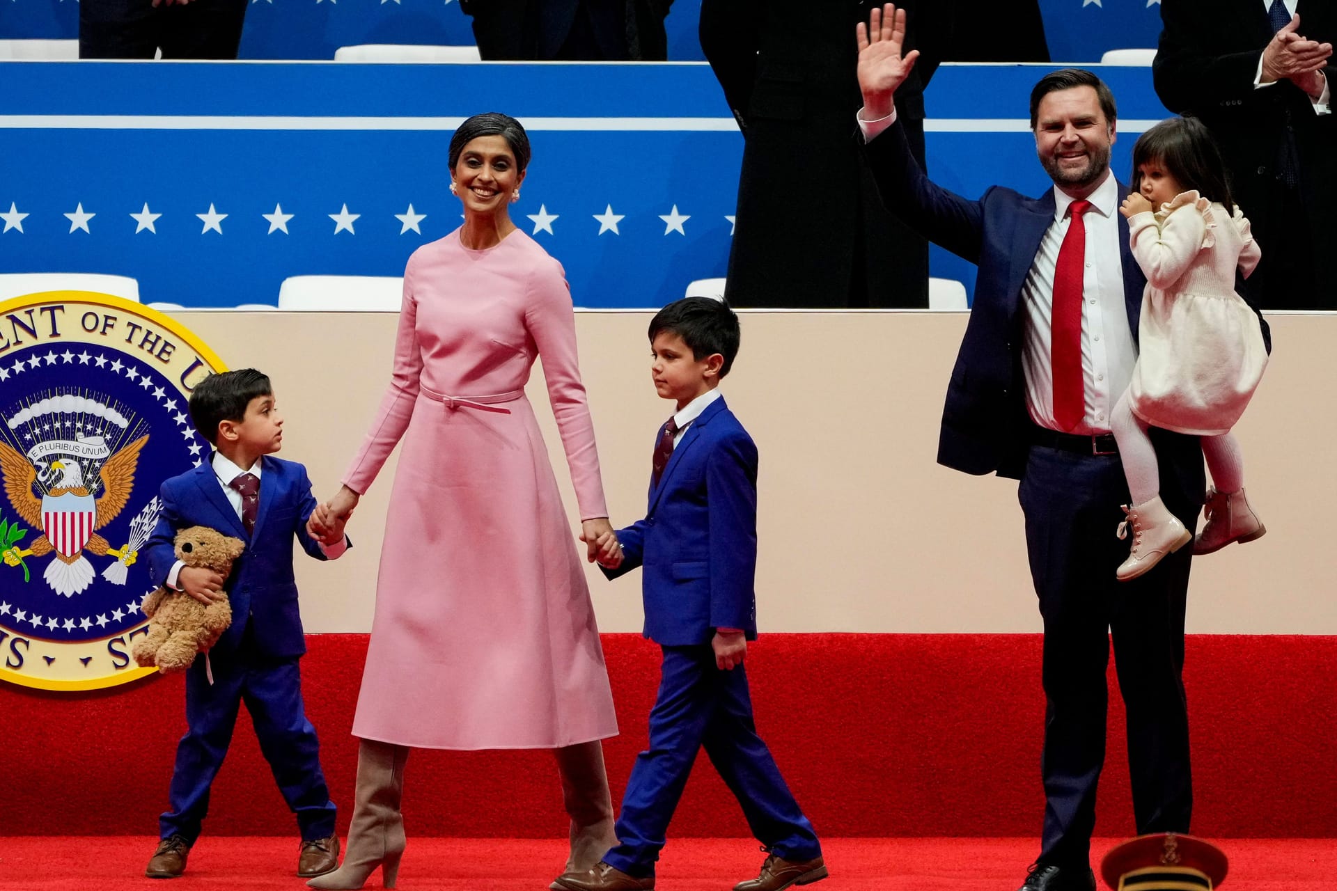 J. D. Vance, seine Frau Usha und die drei gemeinsamen Kinder bei der Inauguration.