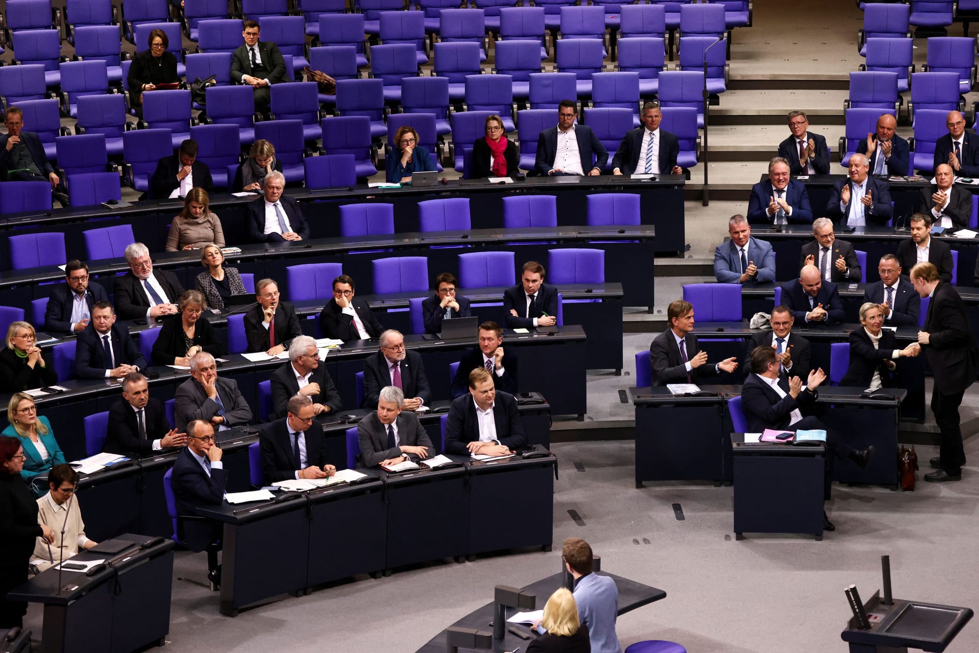 Zu später Stunde waren im Bundestag zu wenige Abgeordnete, als dass das Parlament noch beschlussfähig gewesen wäre.