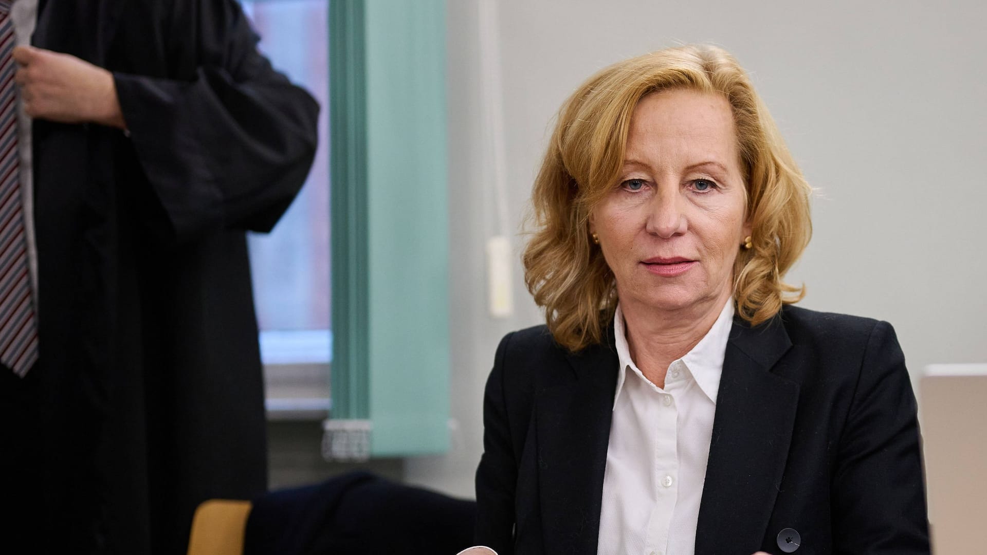 Verhandlung am Mittwoch 15.01.2025 ueber eine Zivilklage der frueheren RBB-Intendantin Patricia Schlesinger Foto gegen den Sender im Landgericht Berlin. Schlesinger fordert in dem Verfahren die Zahlung eines Ruhegeldes in Hoehe von mehr als 18.000 Euro im Monat vom Rundfunk Berlin-Brandenburg. Der Sender lehnt das ab und will mit einer sogenannten Widerklage die Ex-Intendantin zur Zahlung von Schadenersatz in Millionenhoehe sowie zur Rueckzahlung einer variablen Verguetung verpflichten. Der RBB war 2022 in eine tiefe Krise geraten, Schlesinger musste ihr Amt nach Vorwuerfen der Vetternwirtschaft und Verschwendung abgeben. Siehe epd-Meldung vom 15.01.2025