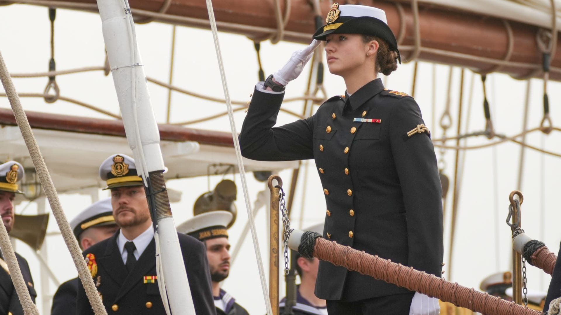 Spanische Prinzessin Leonor als Fähnrich auf einem Schulschiff