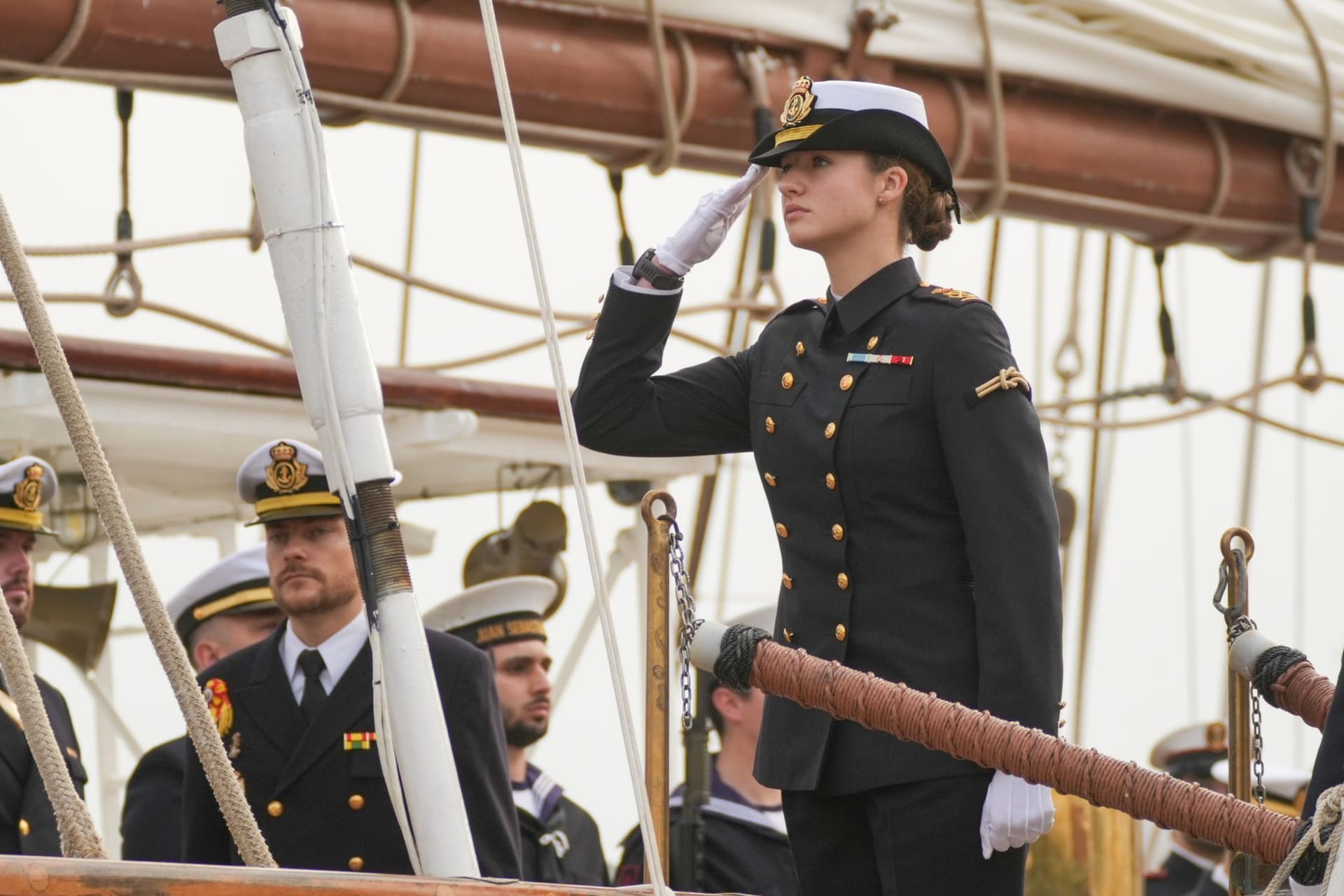 Spanische Prinzessin Leonor als Fähnrich auf einem Schulschiff