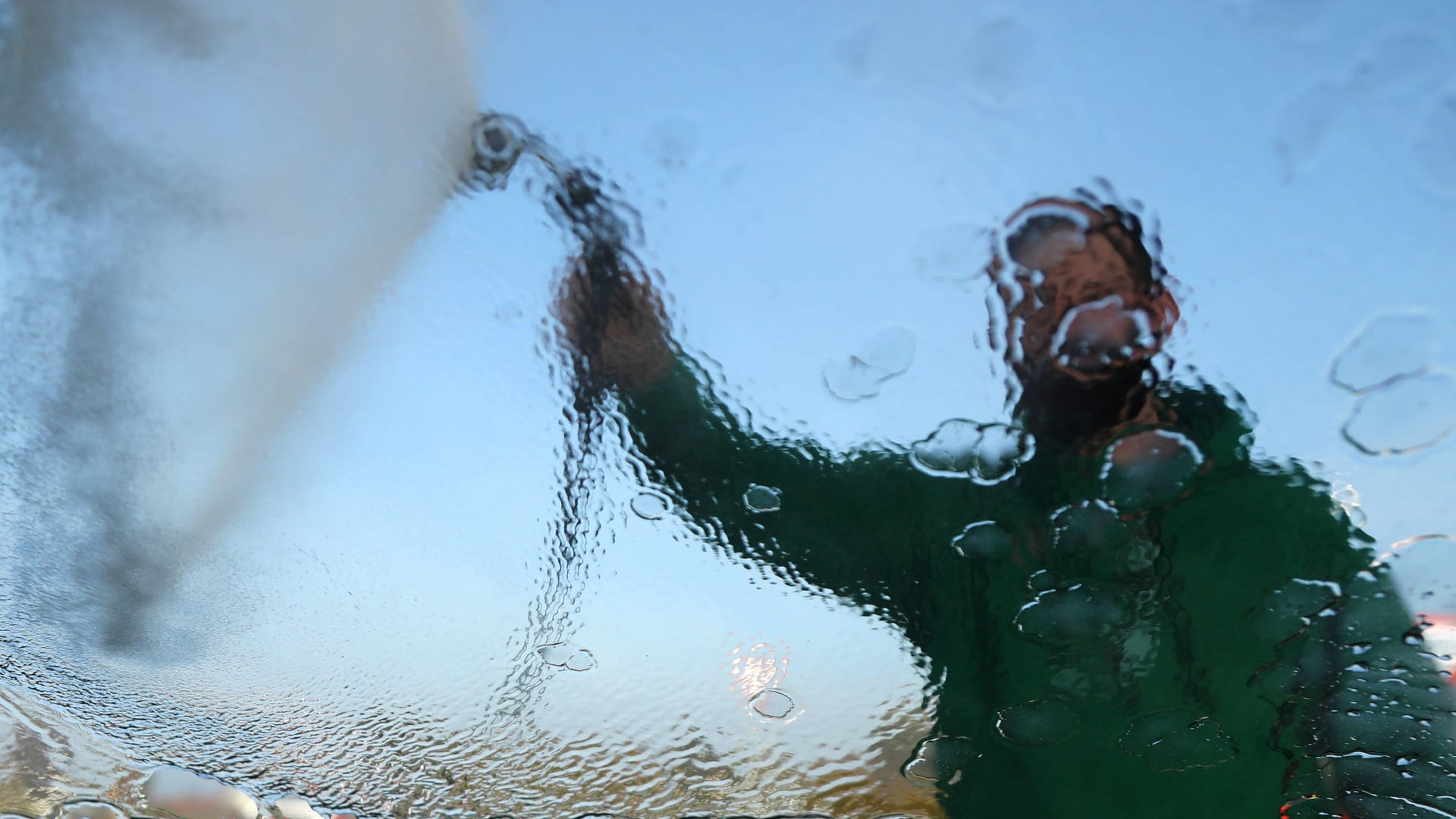 Winterliche Pflege: Mit den richtigen Maßnahmen bleibt Ihr Auto vor Rost und Schäden geschützt.