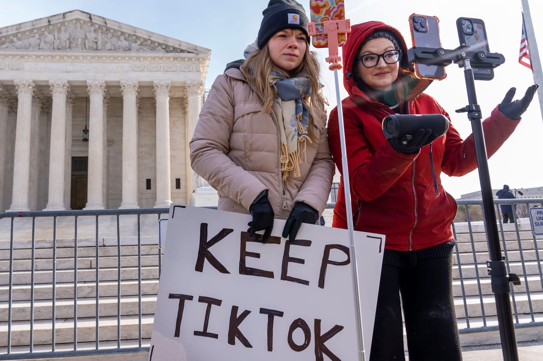 Tiktok-Fans protestieren vor dem Obersten Gerichtshof: Am Sonntag wird die App in den USA wohl verboten.