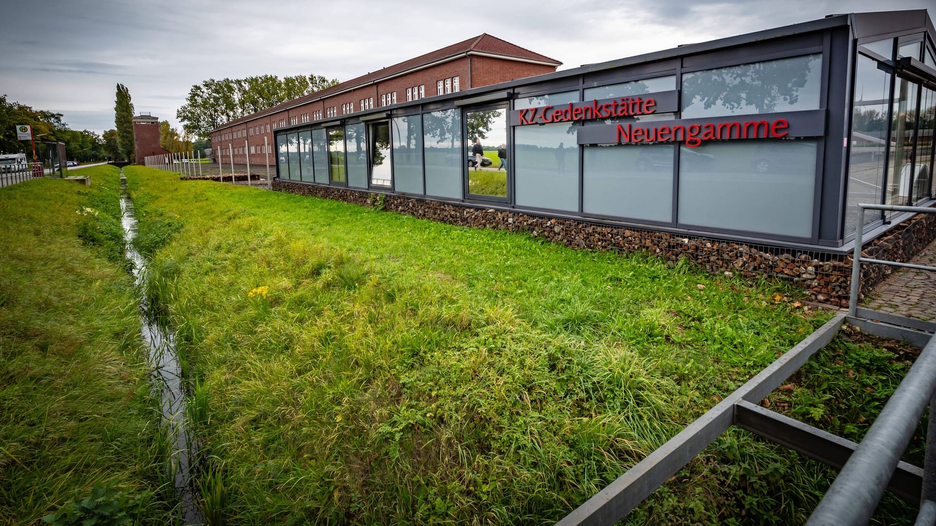 Die KZ-Gedenkstätte in Neuengamme (Archivbild): Hamburg will den Schülern mehr zum Holocaust und zur Shoah vermitteln. Die KZ-Gedenkstätte in Neuengamme (Archivbild): Hamburg will den Schülern mehr zum Holocaust und zur Shoah vermitteln.