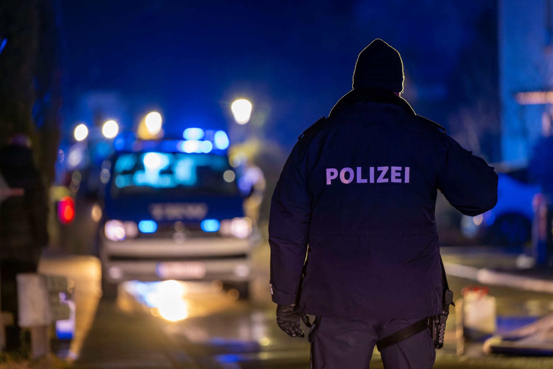 Polizei im Einsatz (Symbolbild): Die Taten wurden den Beamten erst Tage später bekannt.