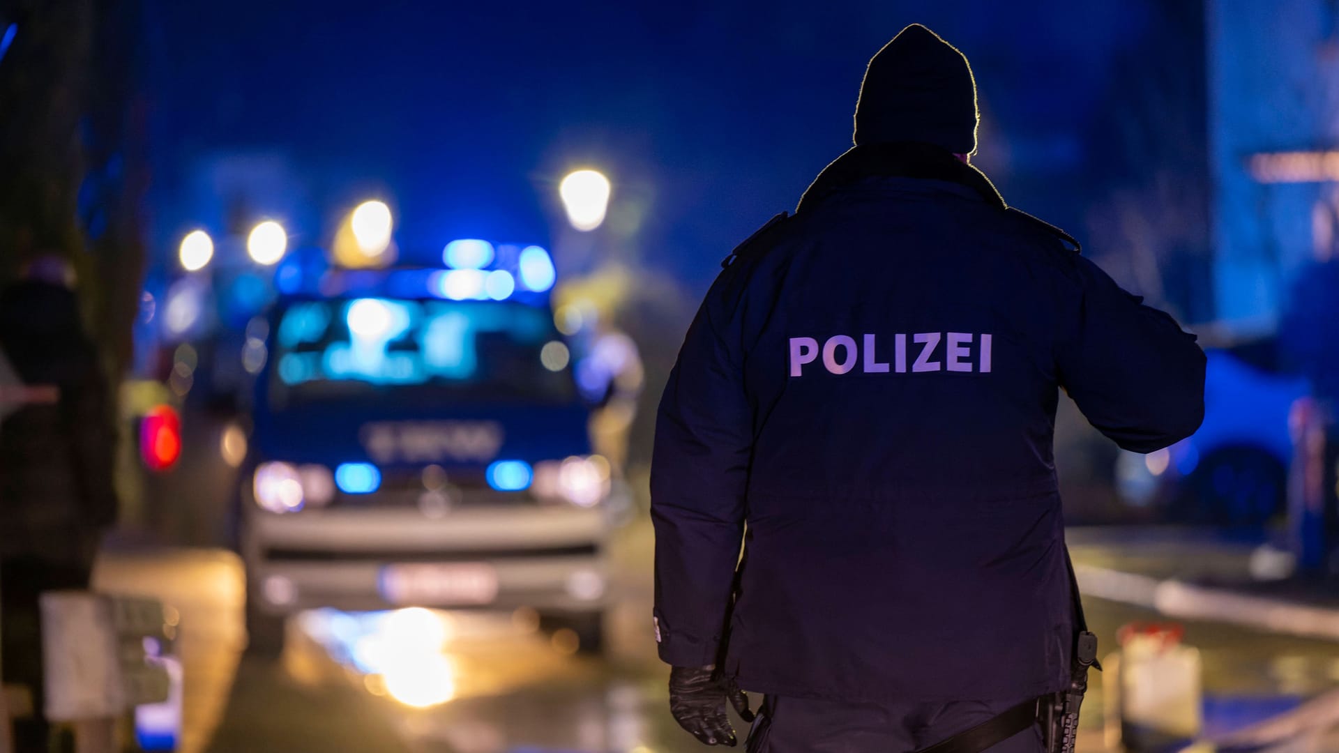 Polizei im Einsatz (Symbolbild): Die Taten wurden den Beamten erst Tage später bekannt.