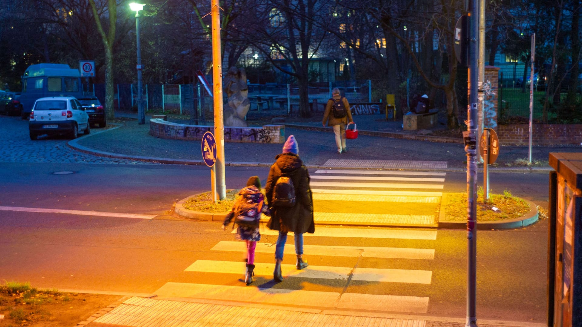 Kalt wird's auf dem Schulweg (Symbolfoto): Im Februar wird es wieder kalt in Berlin.